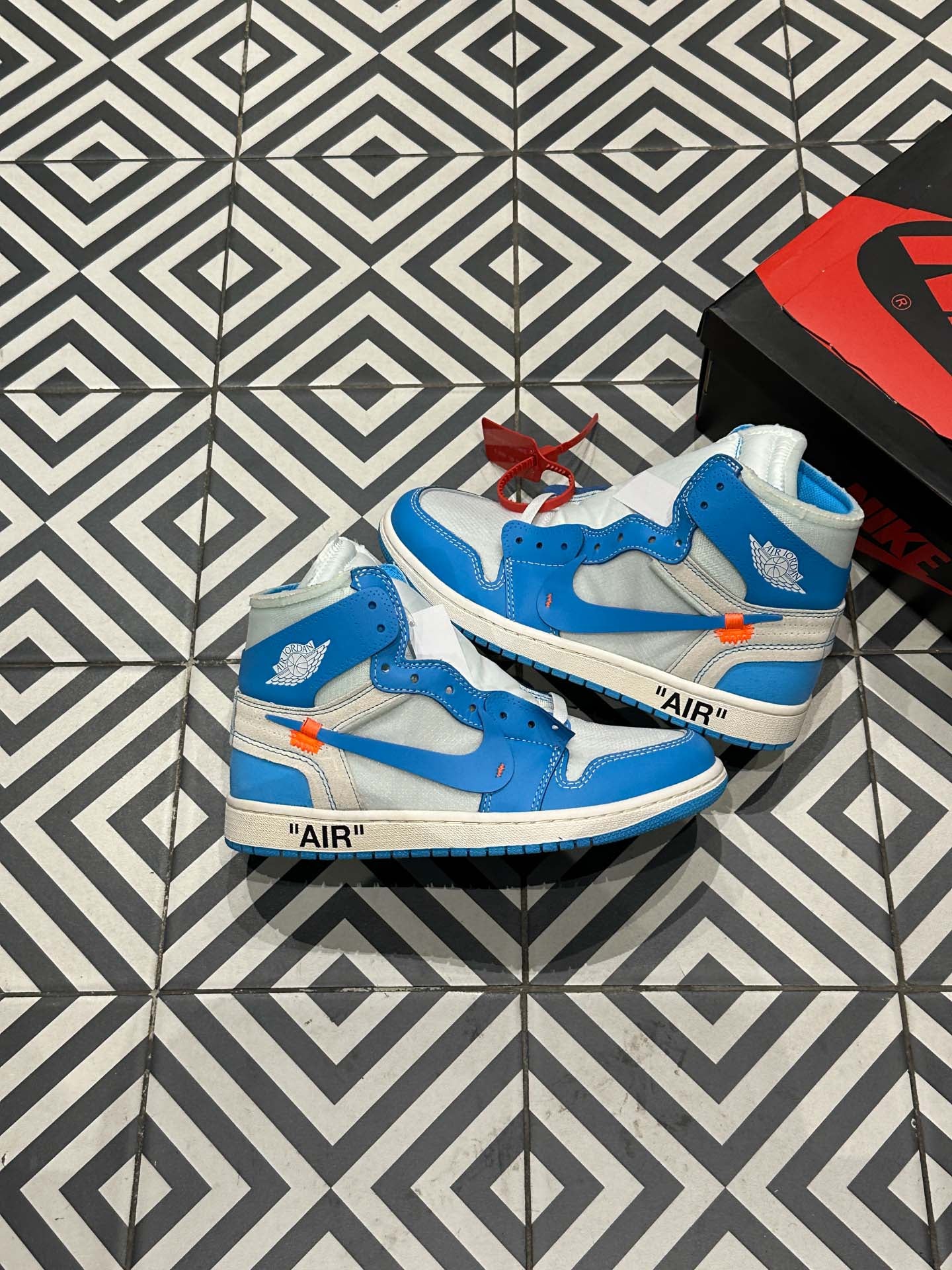 Jordan 1 High Off-White UNC (Taille 40,5)