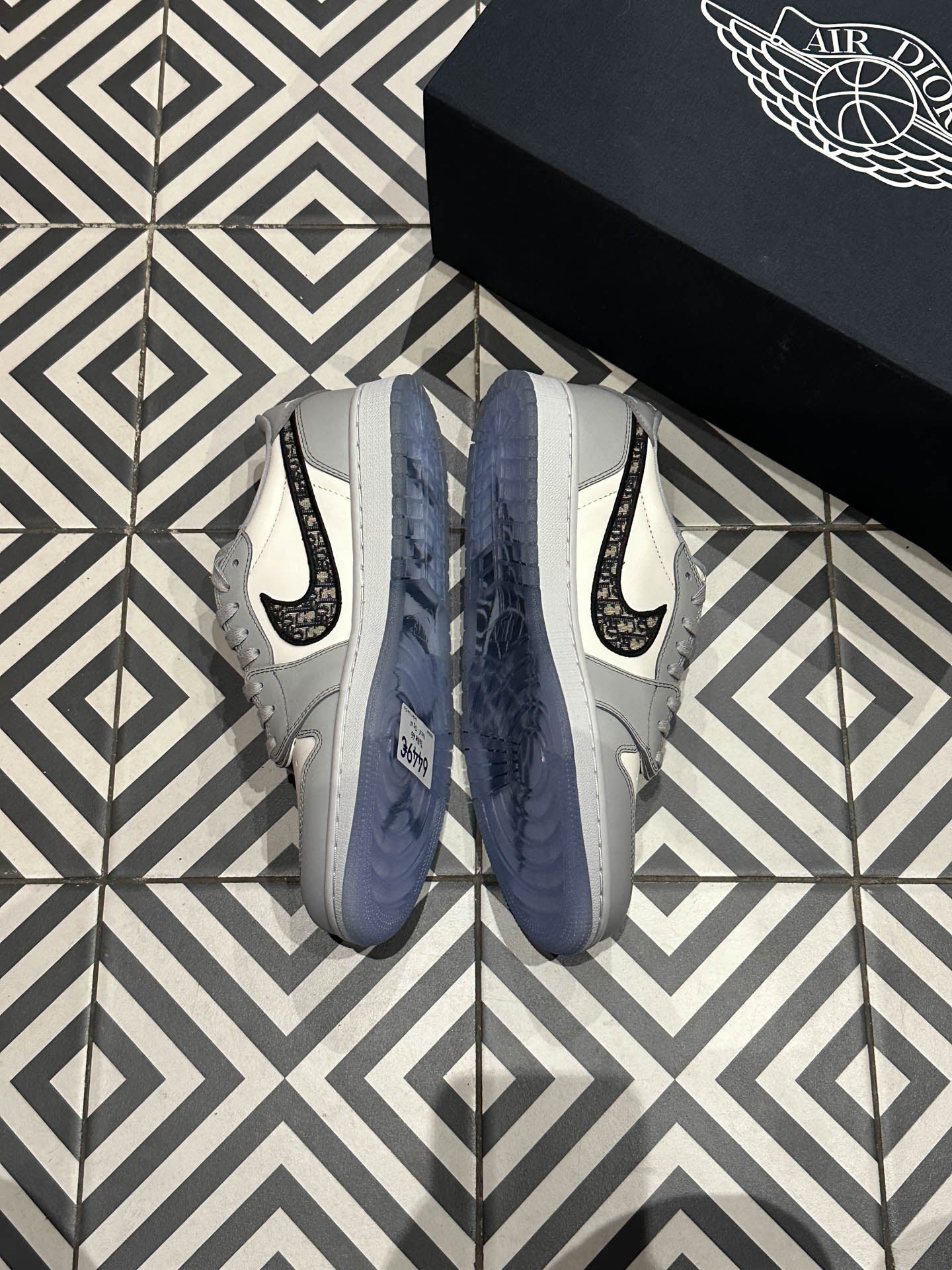 Jordan 1 Low Dior (Taille 45)