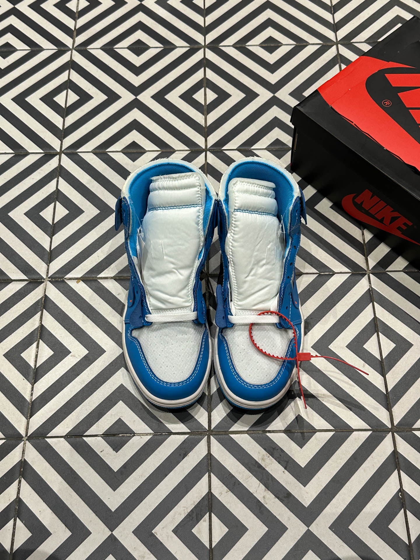Jordan 1 High Off-White UNC (Taille 40,5)