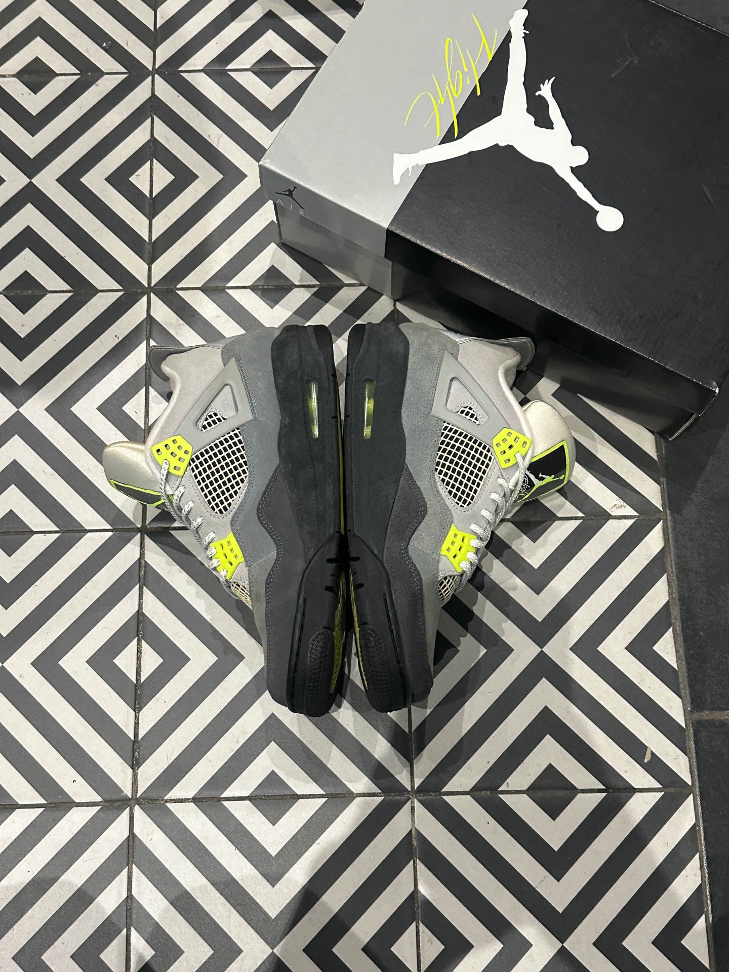Jordan 4 Neon (Taille 43)