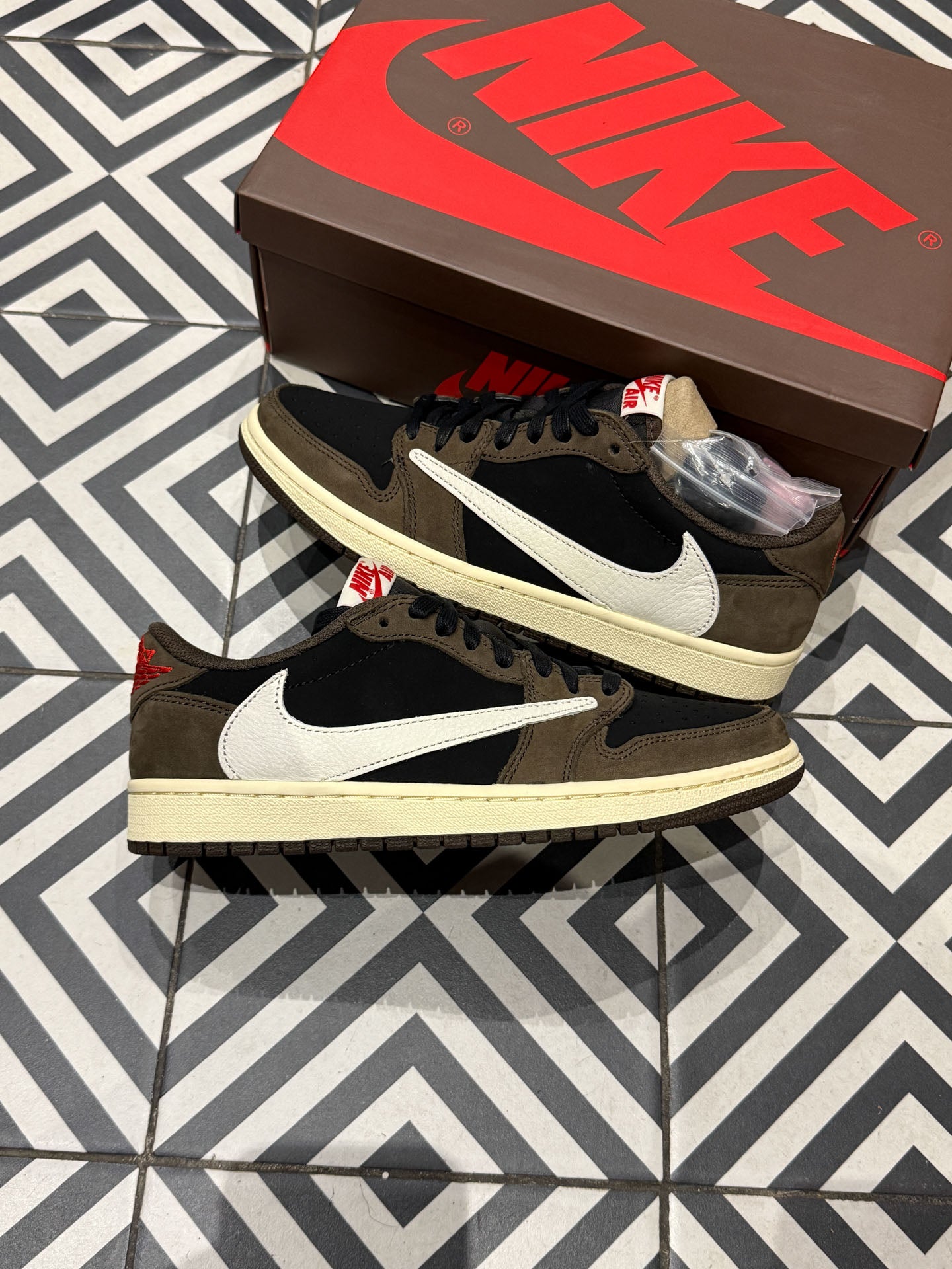 Jordan 1 Low Travis Scott Mocha (Taille 40)