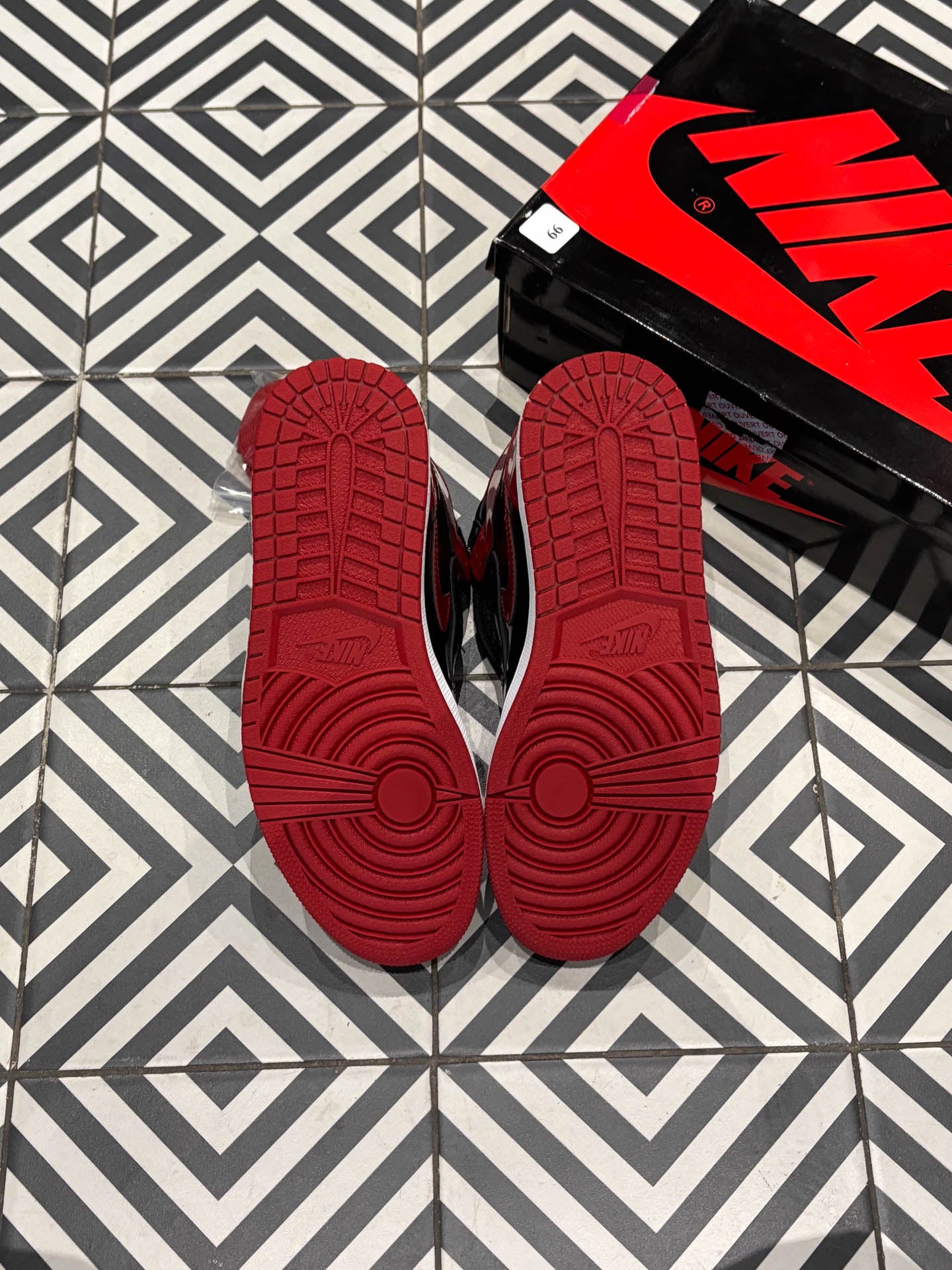 Jordan 1 High Patent Bred (Taille 42,5)