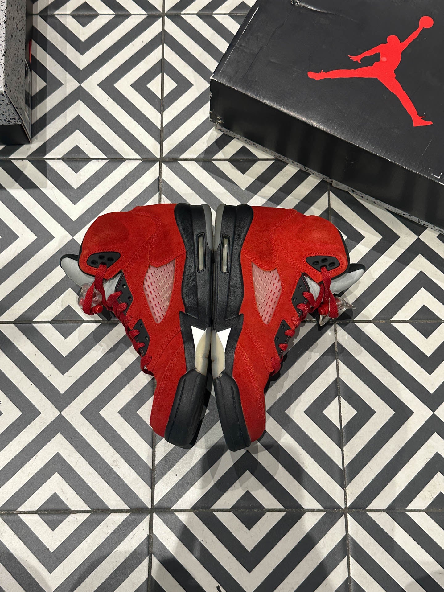 Jordan 5 Raging Bulls (Taille 38,5)