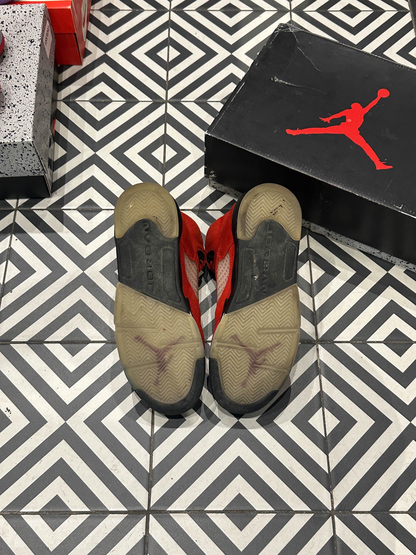 Jordan 5 Raging Bulls (Taille 38,5)