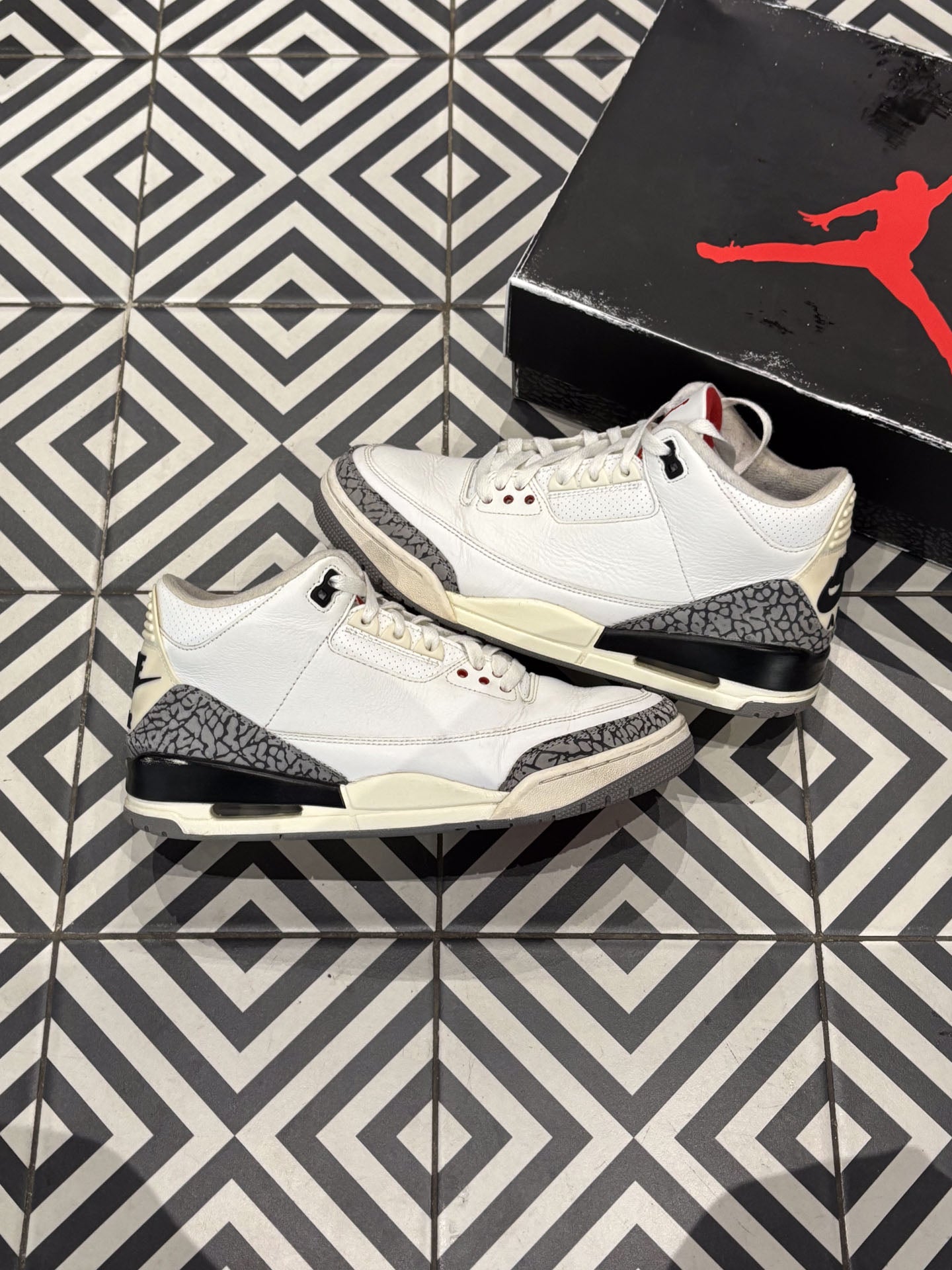 Jordan 3 White Cement Reimagined (Taille 43)