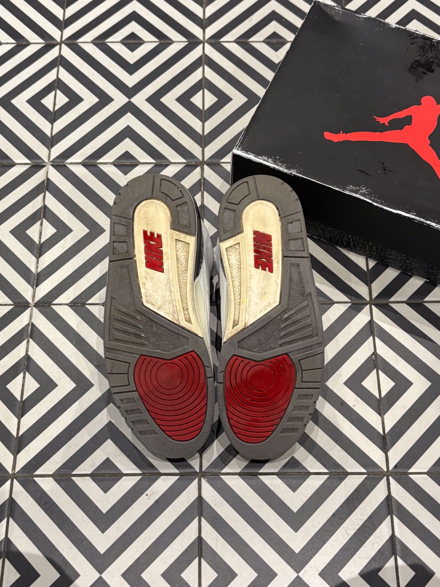 Jordan 3 White Cement Reimagined (Taille 43)