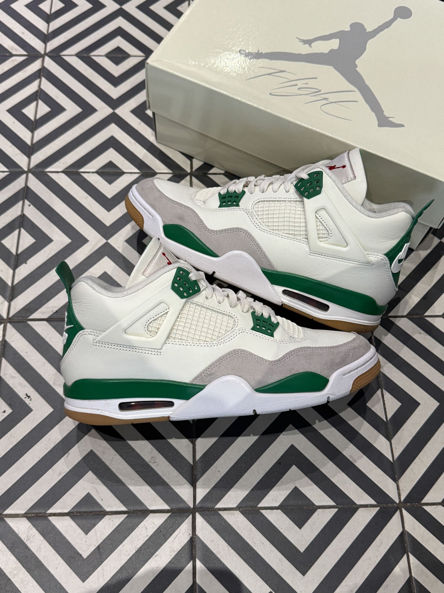 Jordan 4 SB Pine Green (Taille 45)