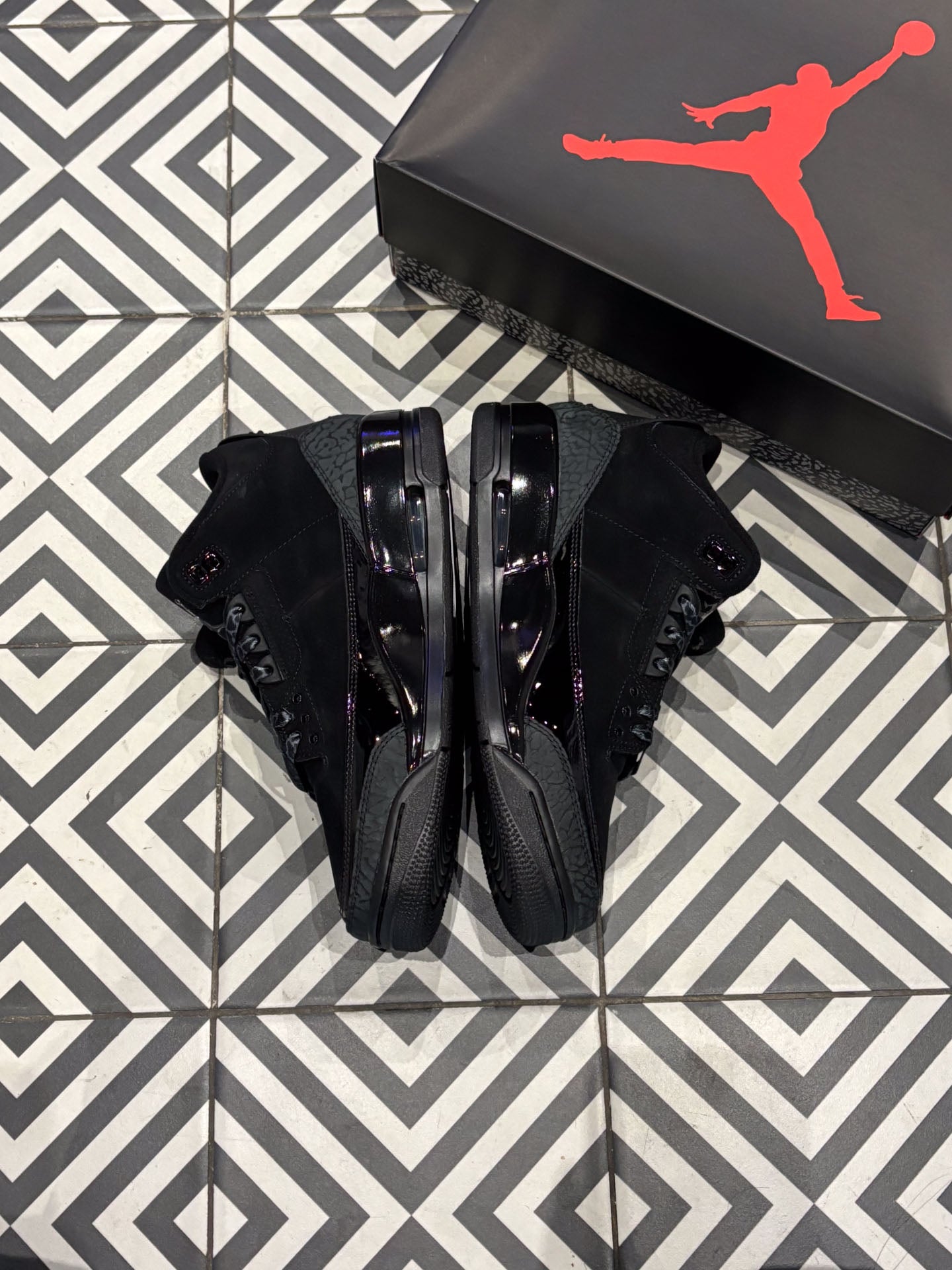 Jordan 3 Black Cat (Taille 43)