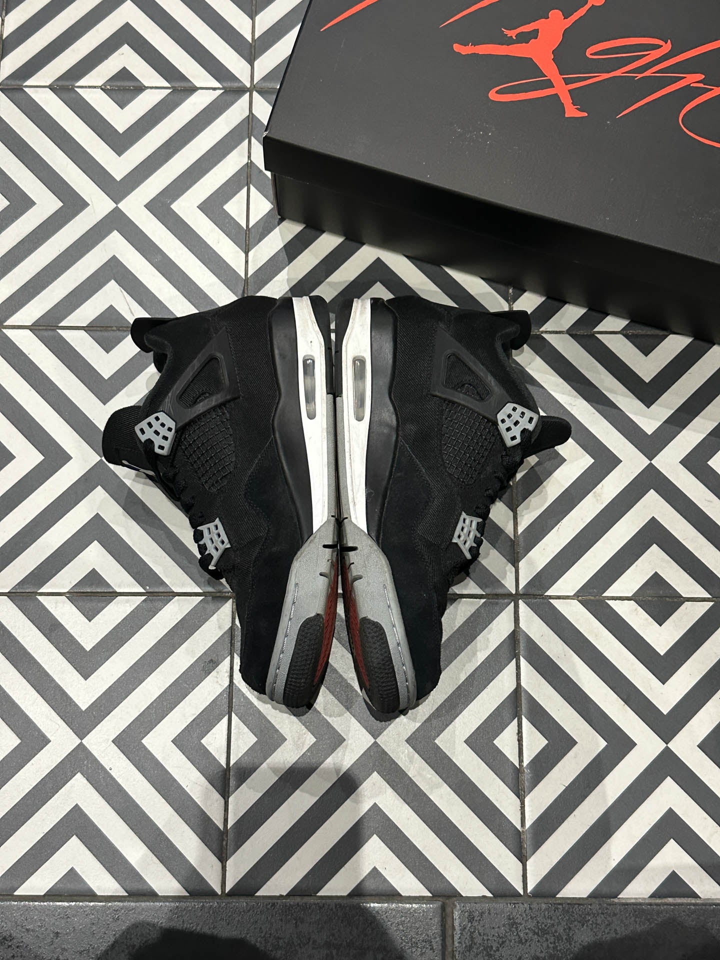 Jordan 4 Black canvas (Taille 42,5)