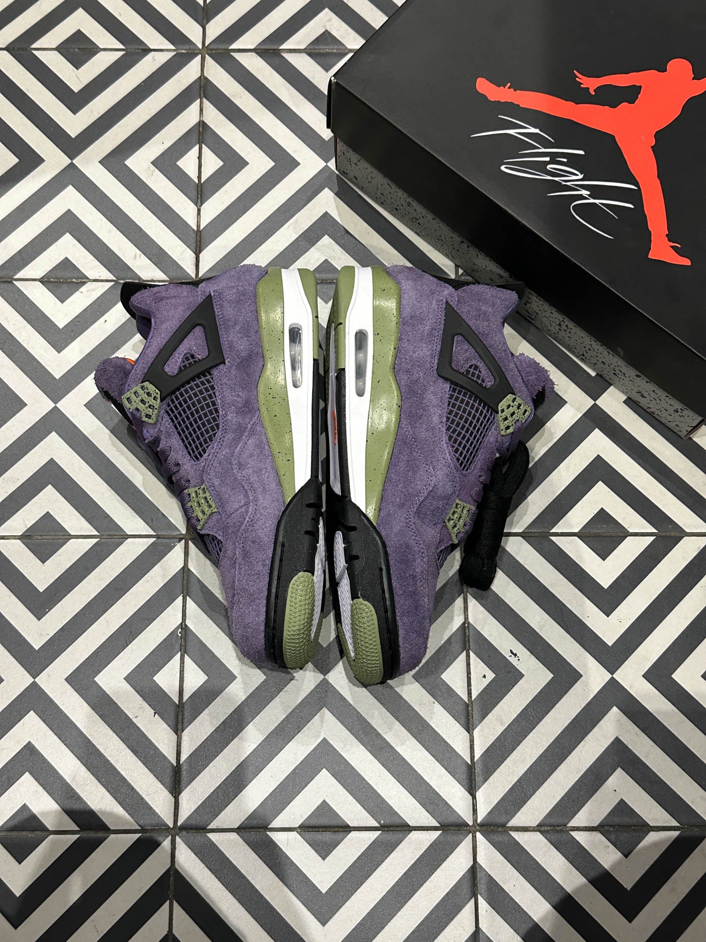 Jordan 4 Canyon Purple (Taille 40,5)