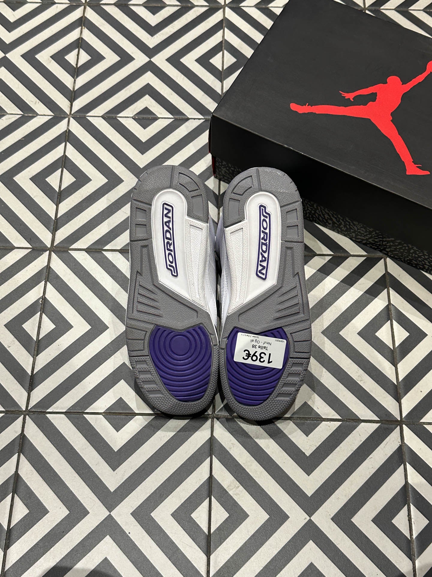 Jordan 3 Dark Iris (Taille 38)