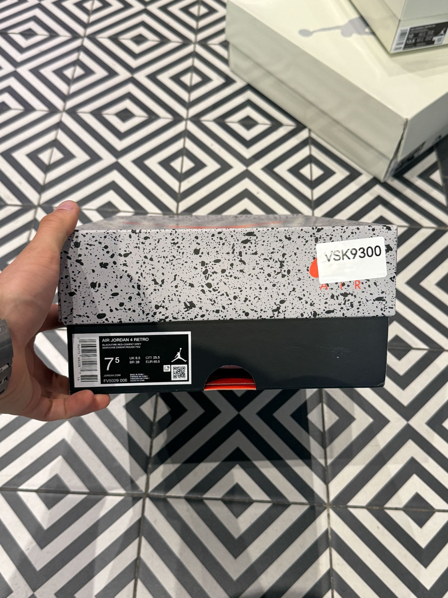 Jordan 4 bred Reimagined (Taille 40,5)