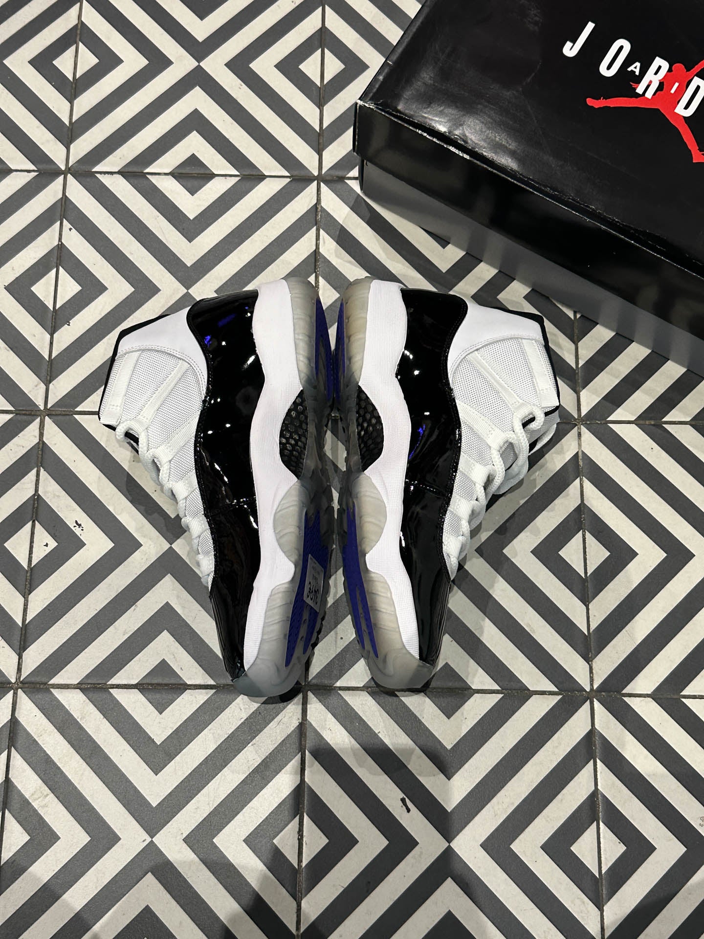 Jordan 11 Concord (Taille 43)