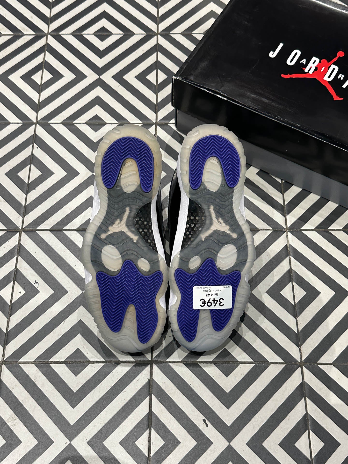 Jordan 11 Concord (Taille 43)