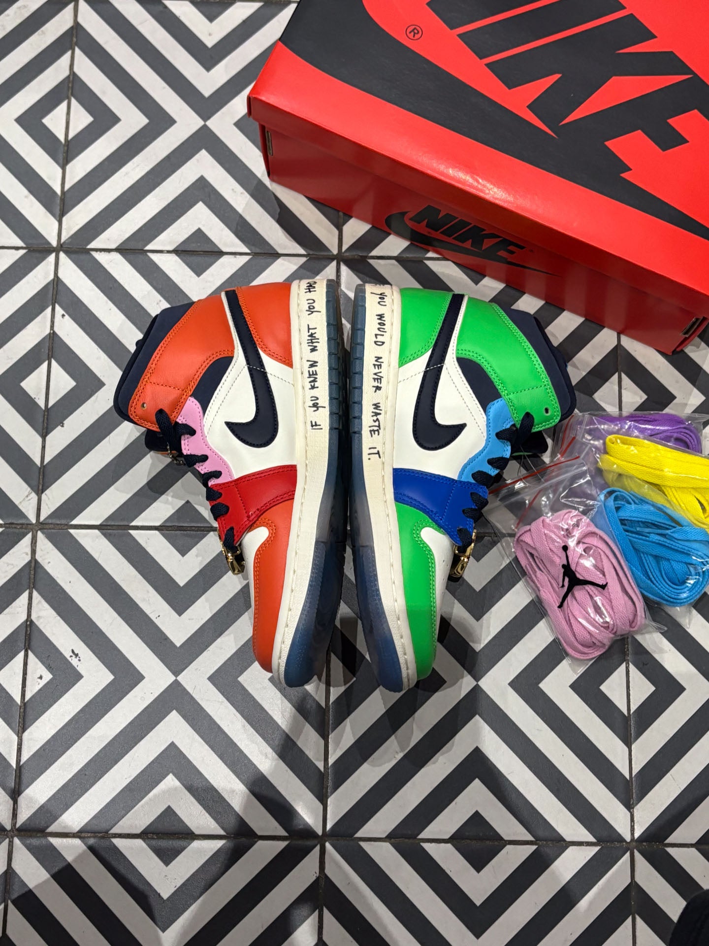 Jordan 1 Mid Melody Ehsani (Taille 40,5)