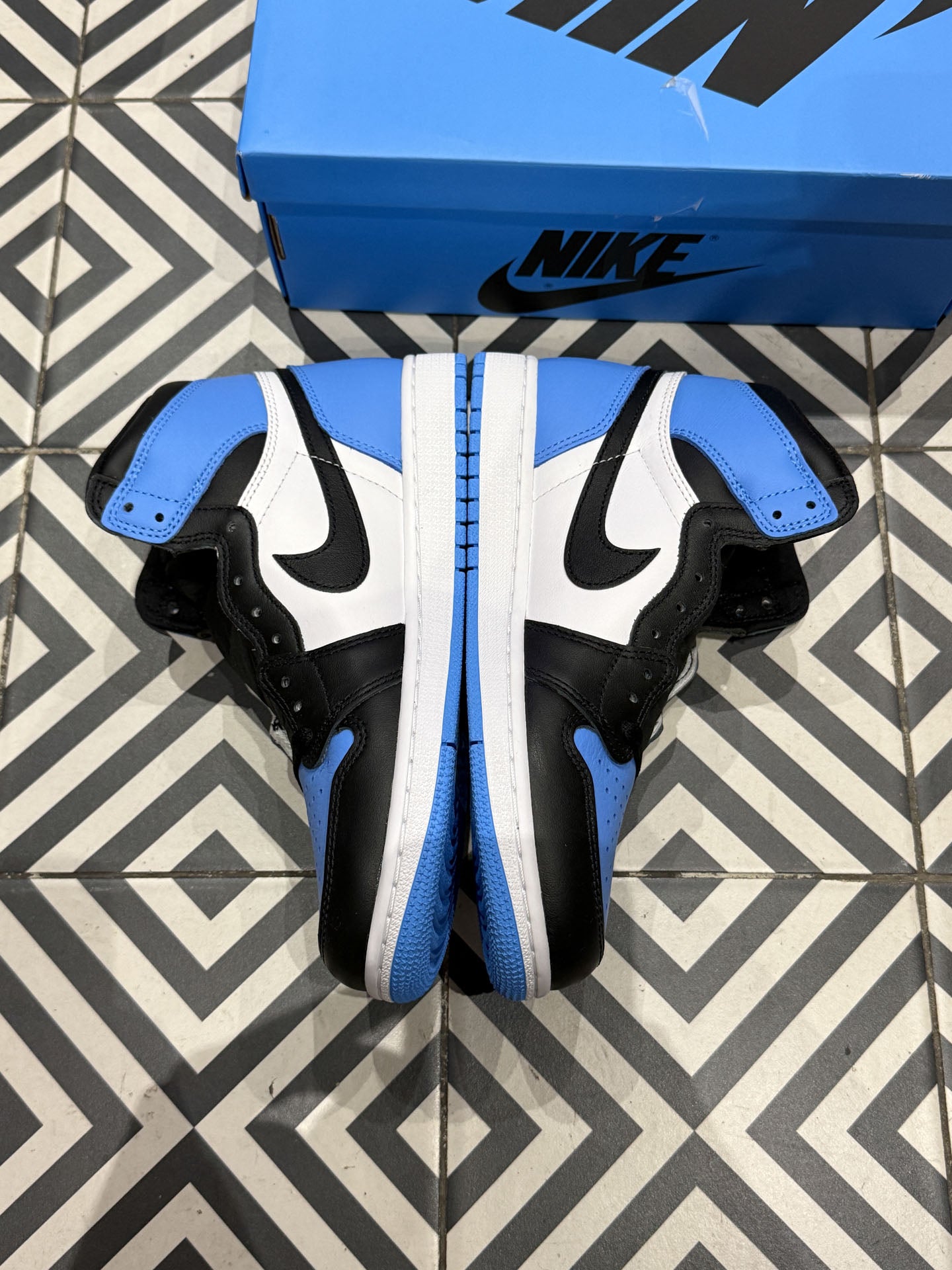 Jordan 1 High Unc Toe (Taille 41)