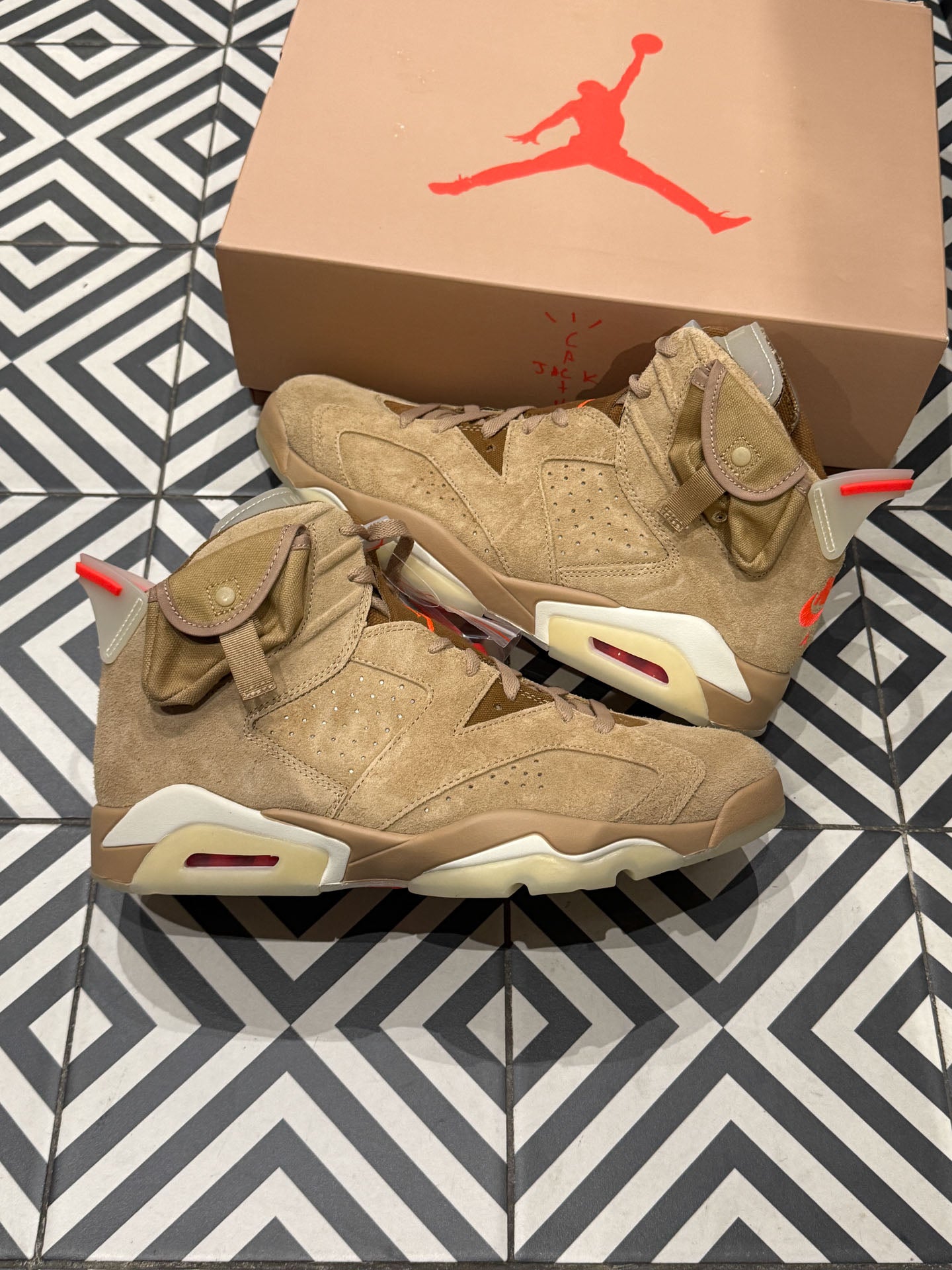 Jordan 6 Travis Scott British Kaki (Taille 46)