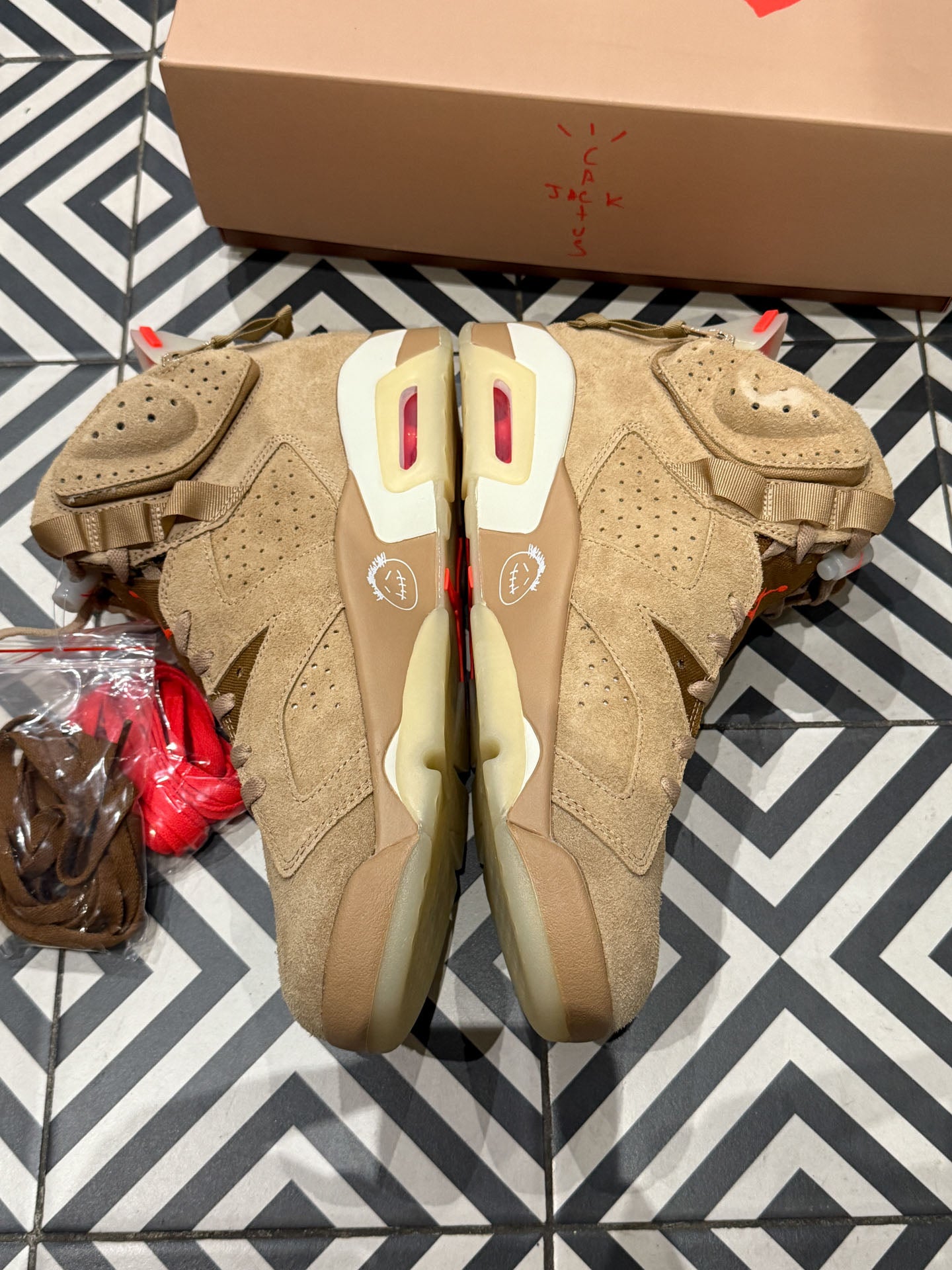 Jordan 6 Travis Scott British Kaki (Taille 46)
