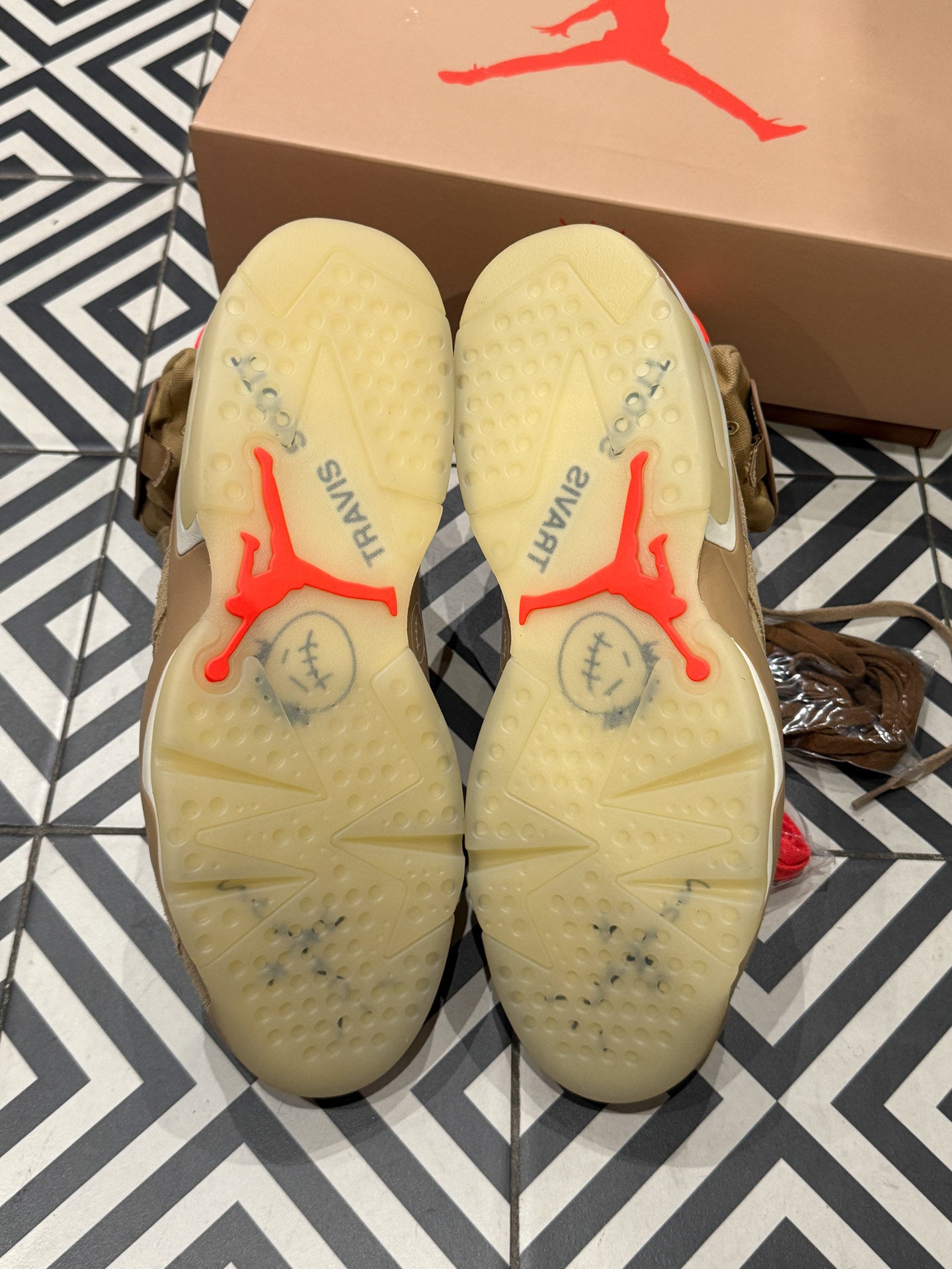 Jordan 6 Travis Scott British Kaki (Taille 46)