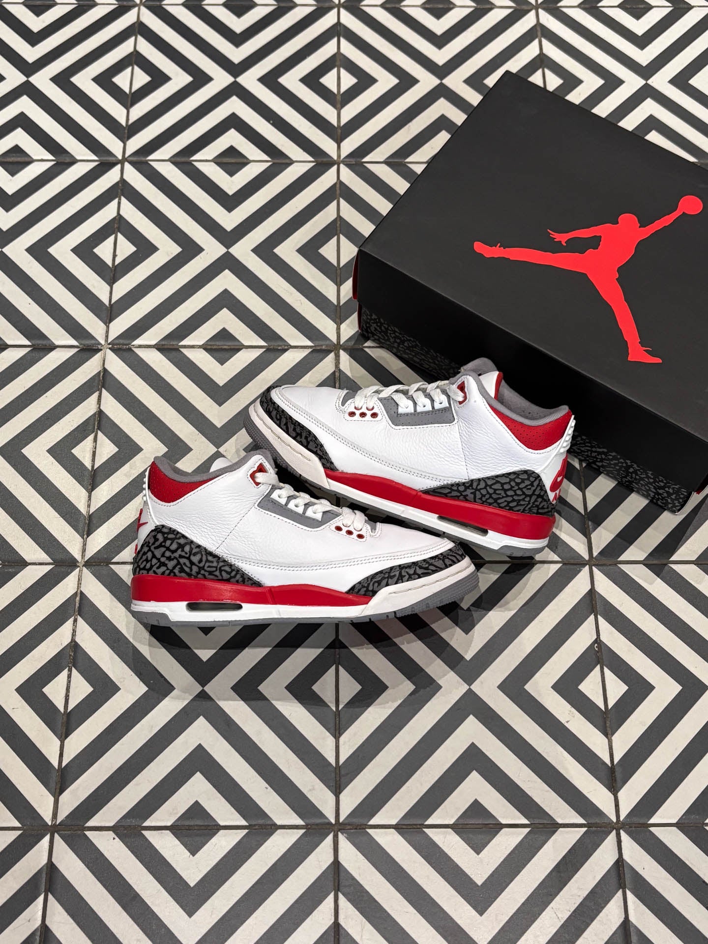 Jordan 3 Fire Red GS (Taille 37,5)