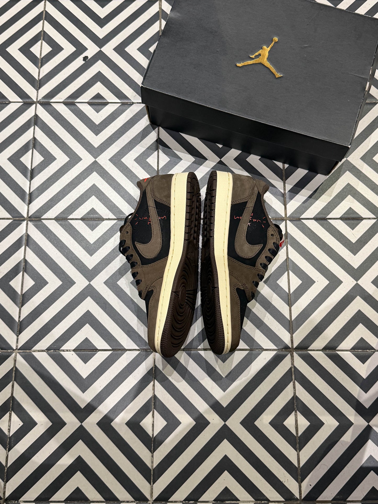 Jordan 1 Low Travis Scott Mocha (Taille 40)