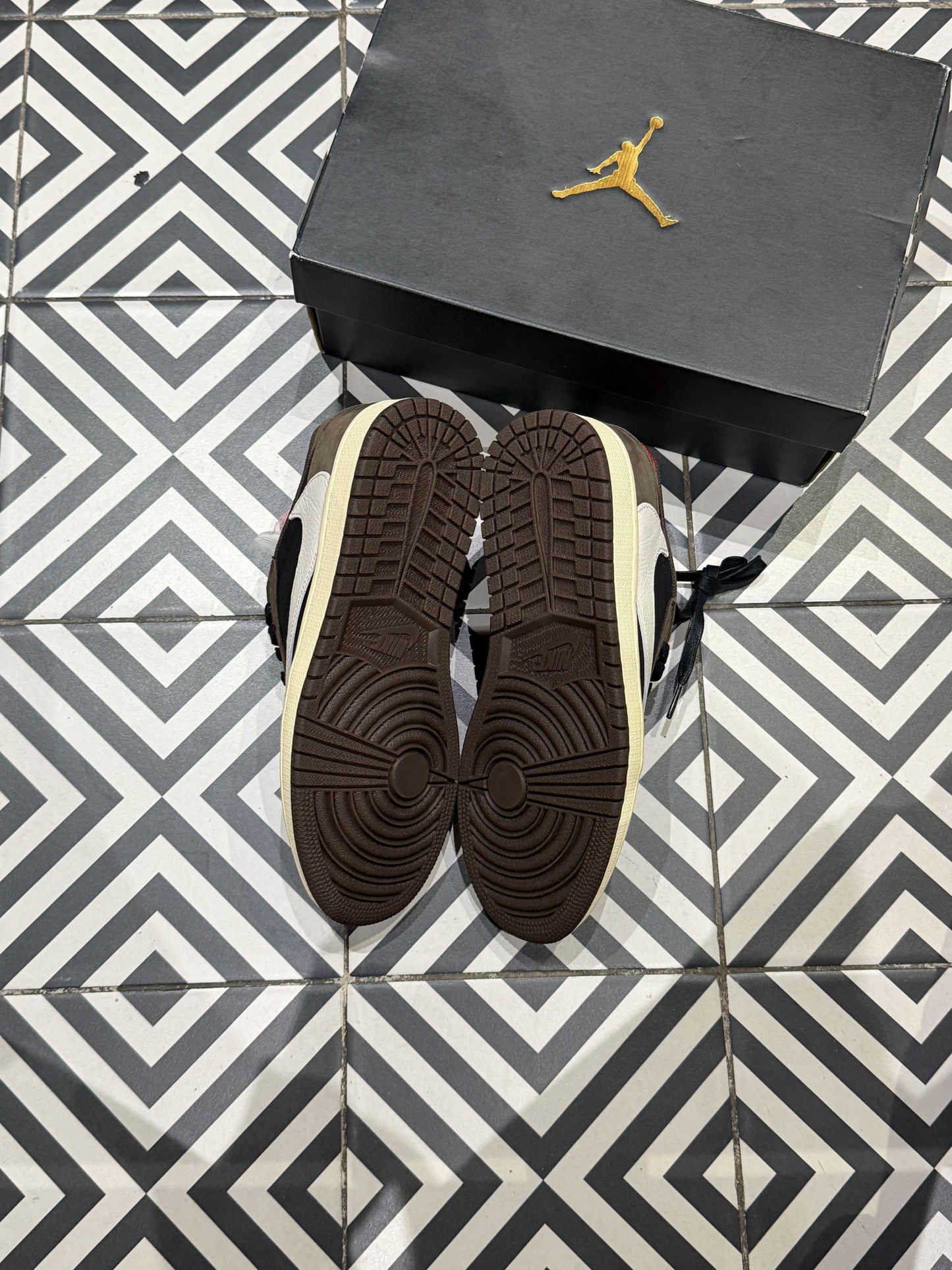 Jordan 1 Low Travis Scott Mocha (Taille 40)