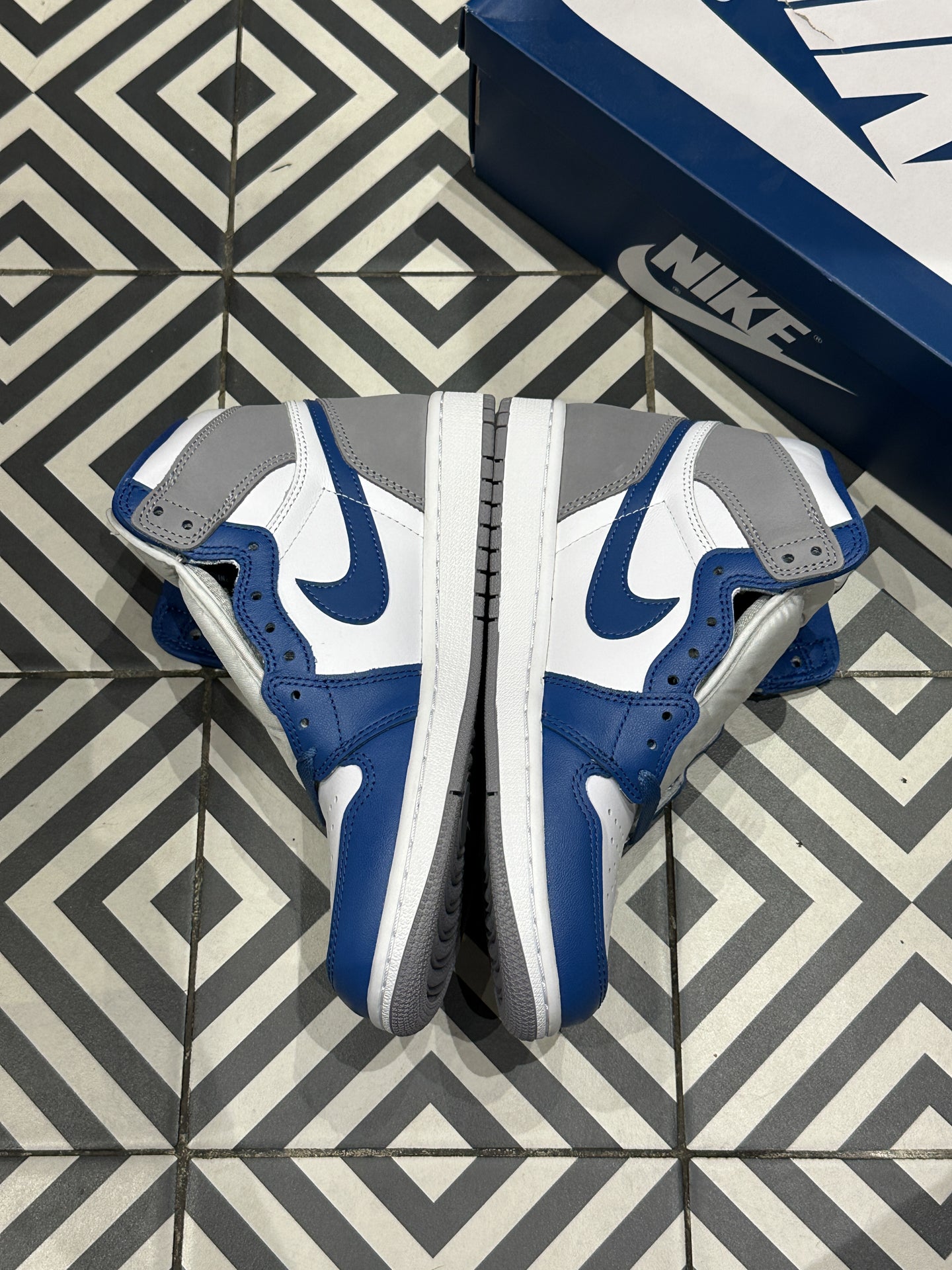 Jordan 1 High True Blue (Taille 40,5)