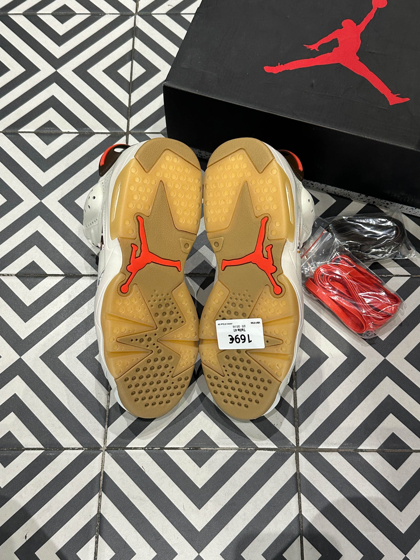 Jordan 6 Quai 54 (Taille 41)