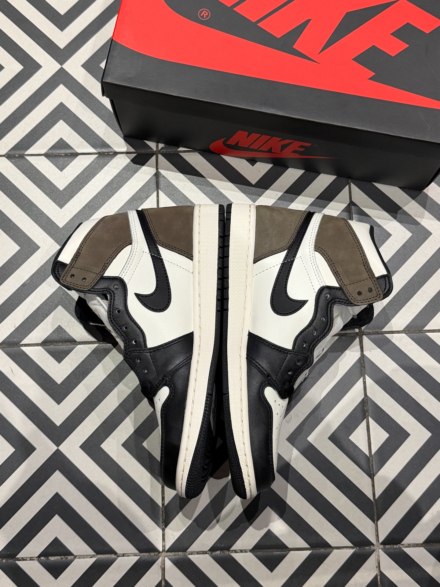 Jordan 1 High Mocha (Taille 40,5)