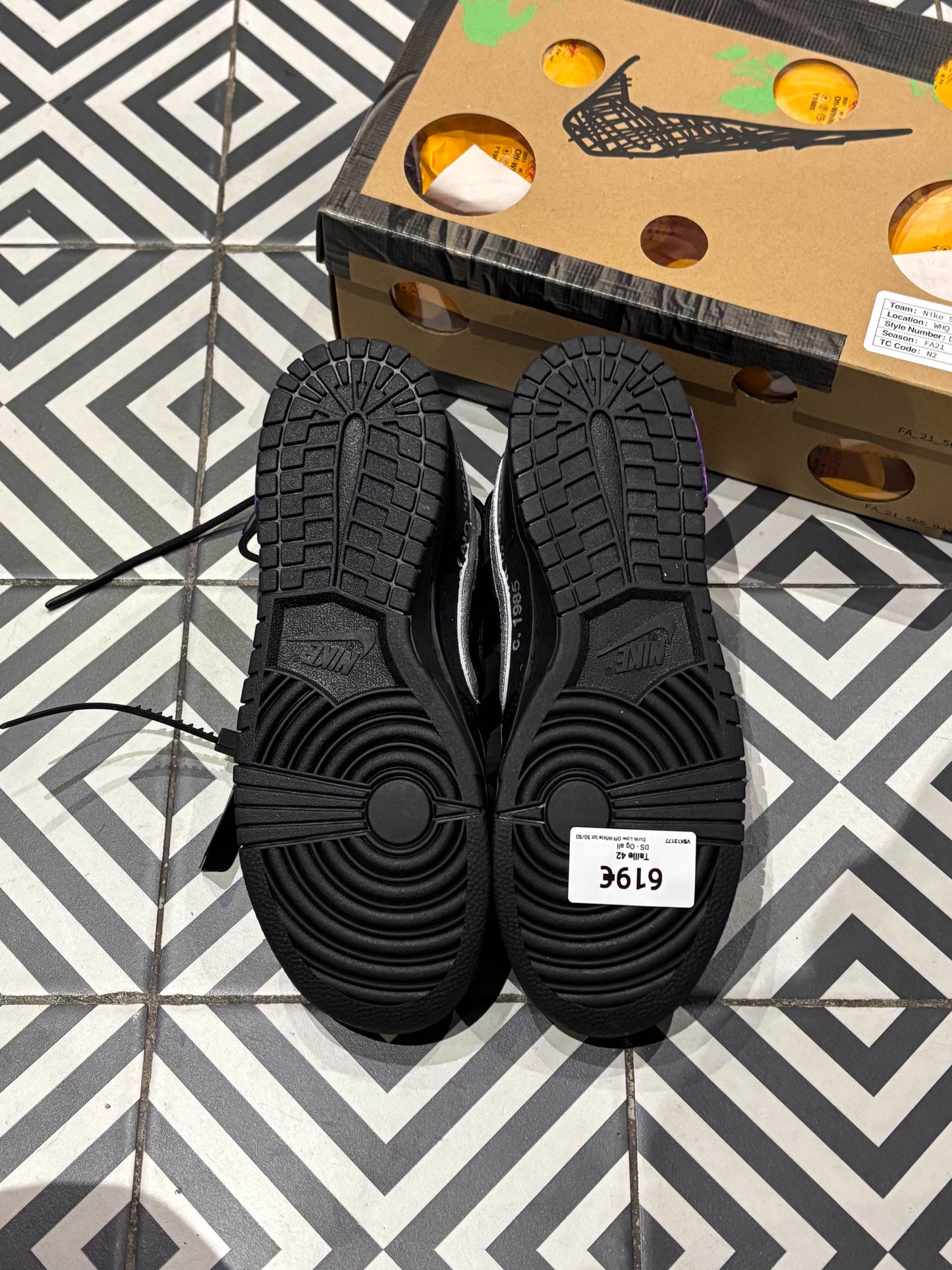 Dunk Low Off-White lot 50/50 (Taille 42)