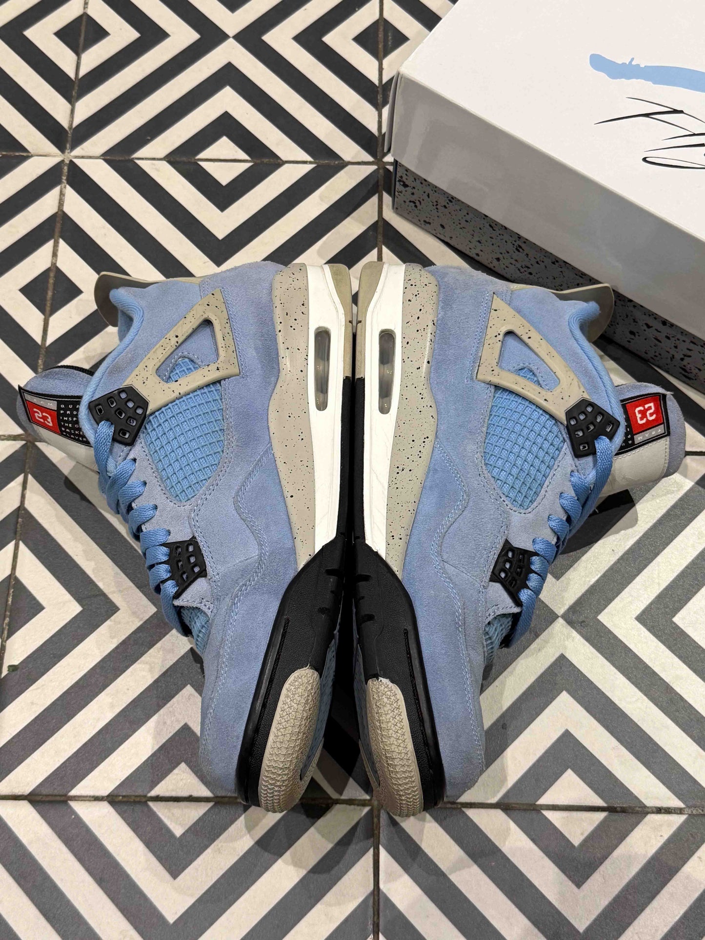 Jordan 4 University Blue (Taille 45)