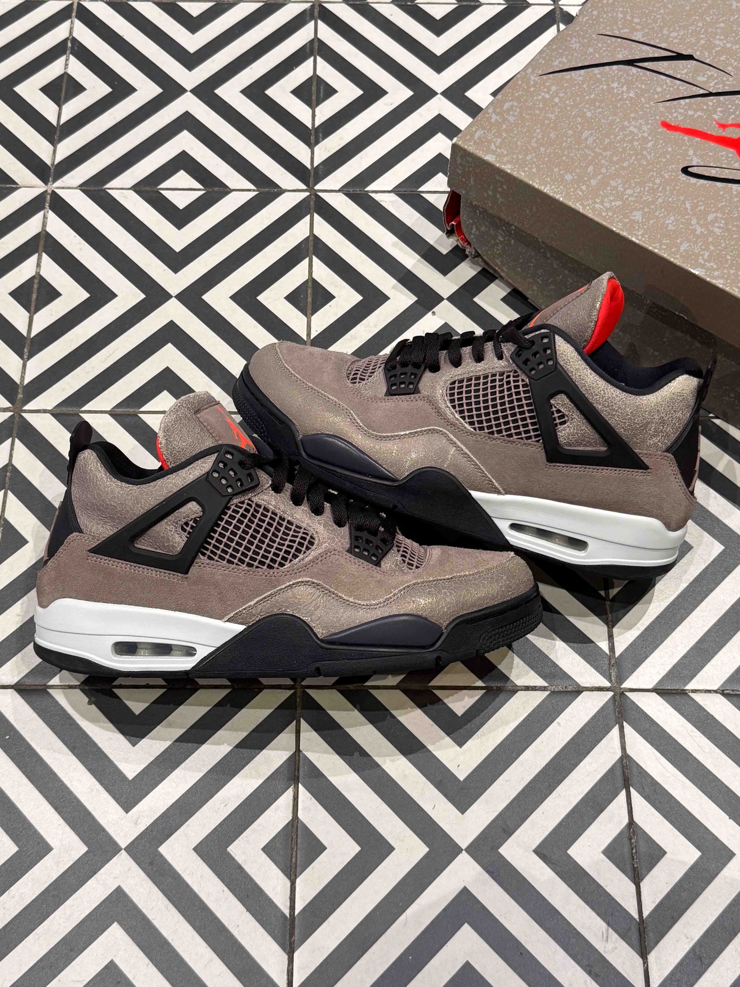 Jordan 4 Taupe Haze (Taille 45)