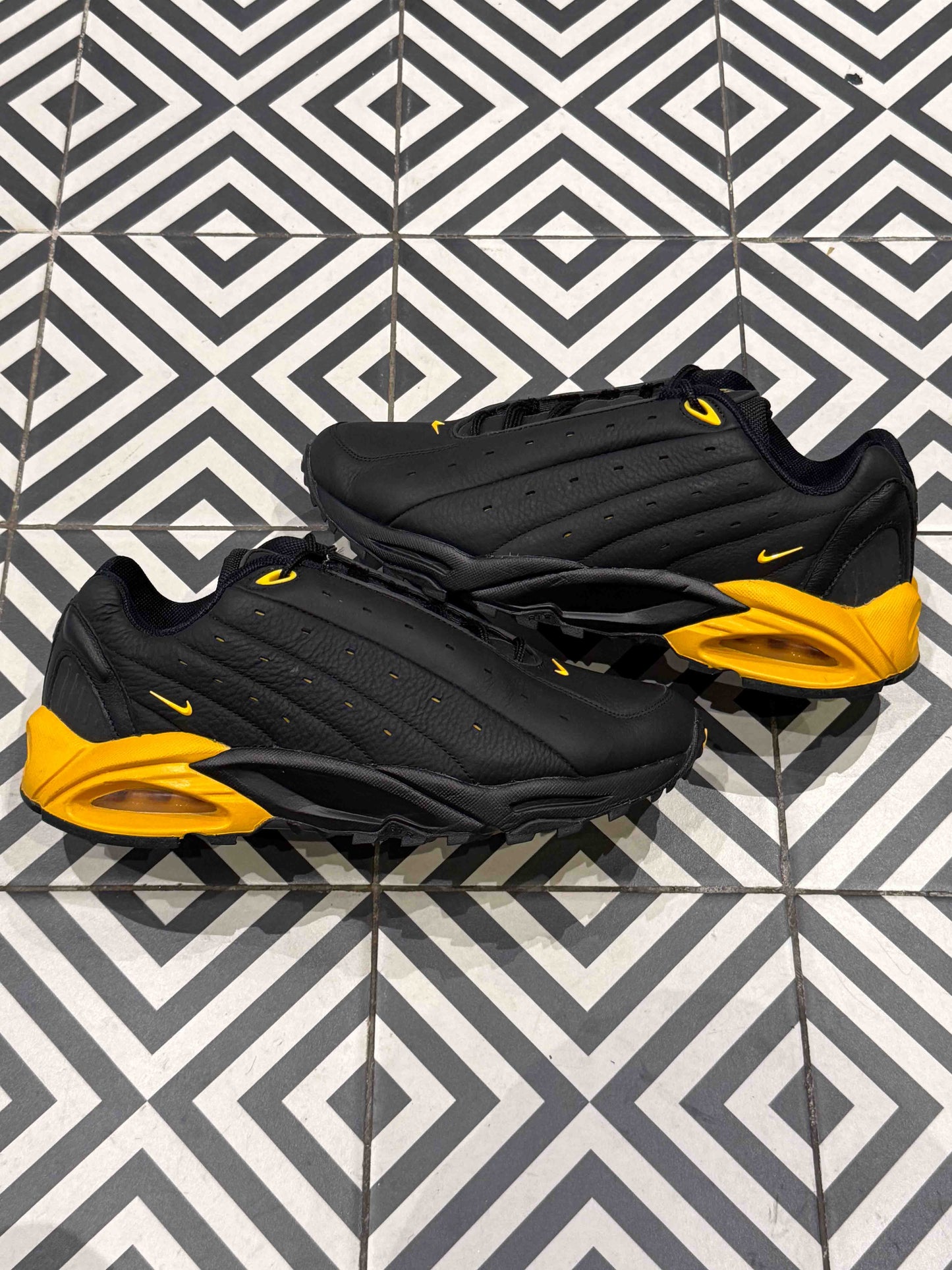 Nocta Terra Black university Gold (Taille 45)