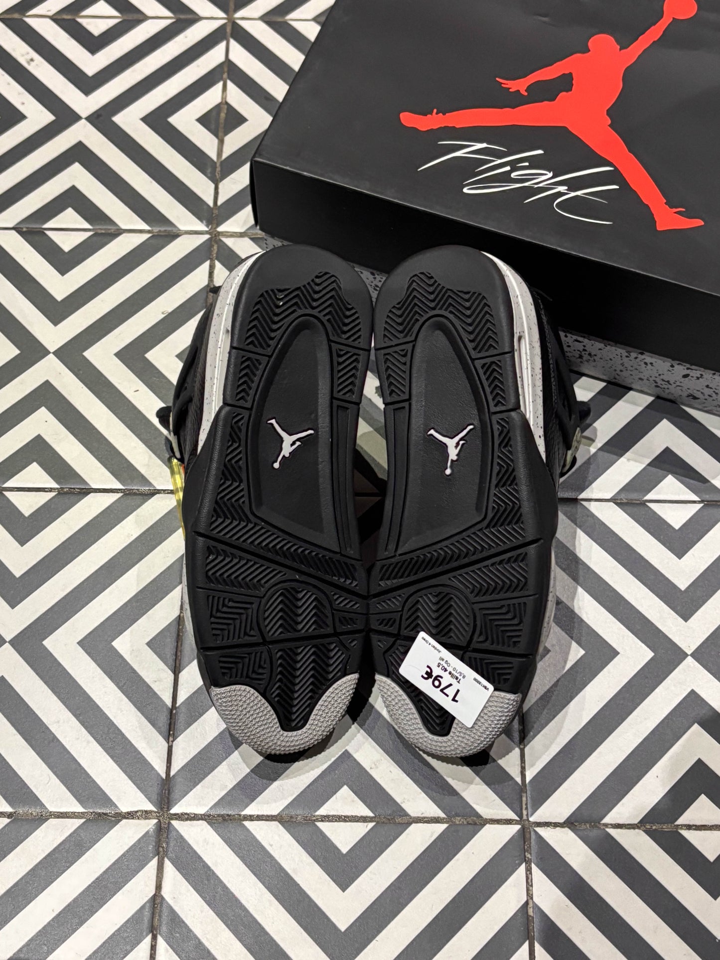 Jordan 4 Oreo (Taille 40,5)