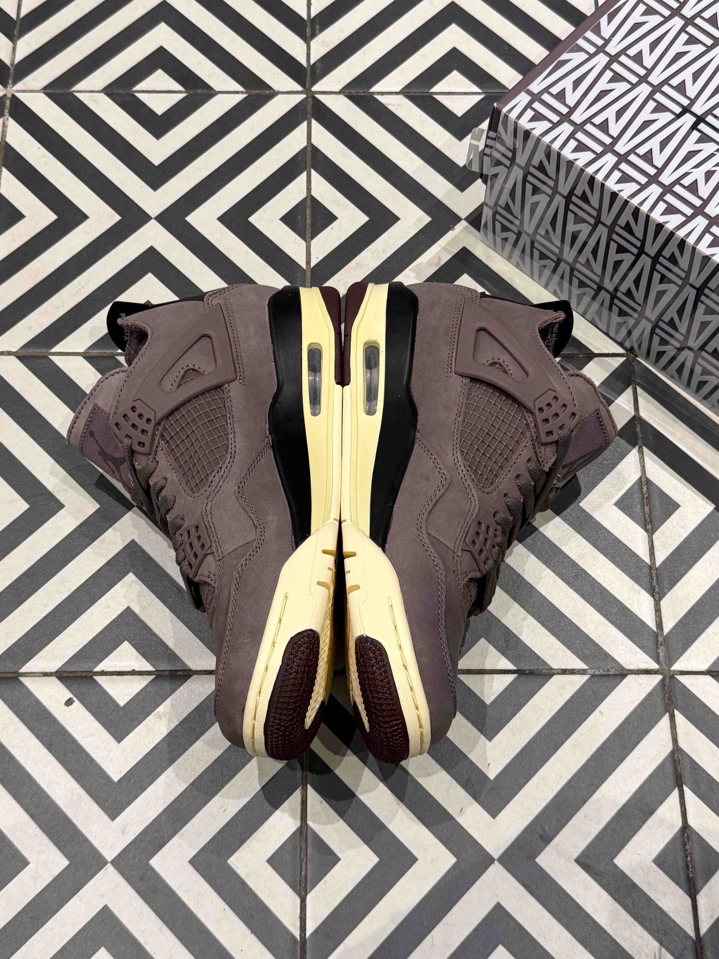 Jordan 4 A MA Maniere (Taille 42)