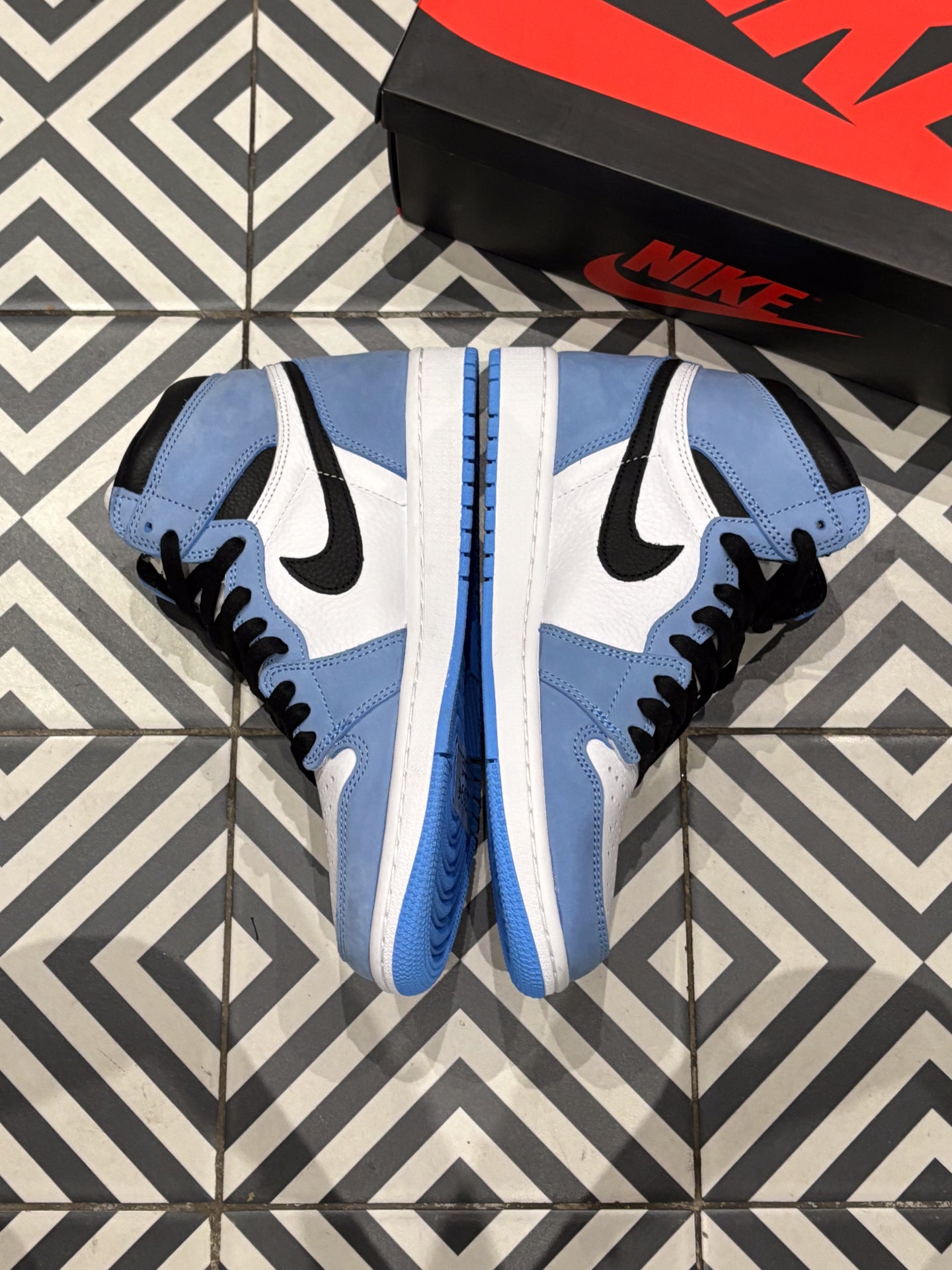 Jordan 1 High University Blue (42)