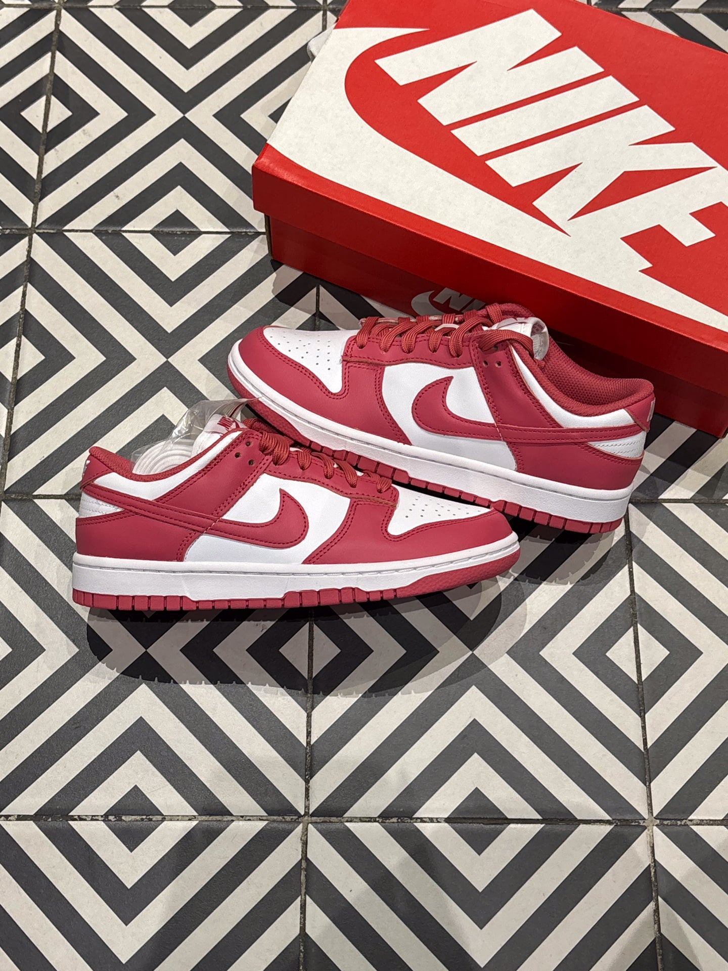 Dunk Low Archeo Pink (Taille 38,5)