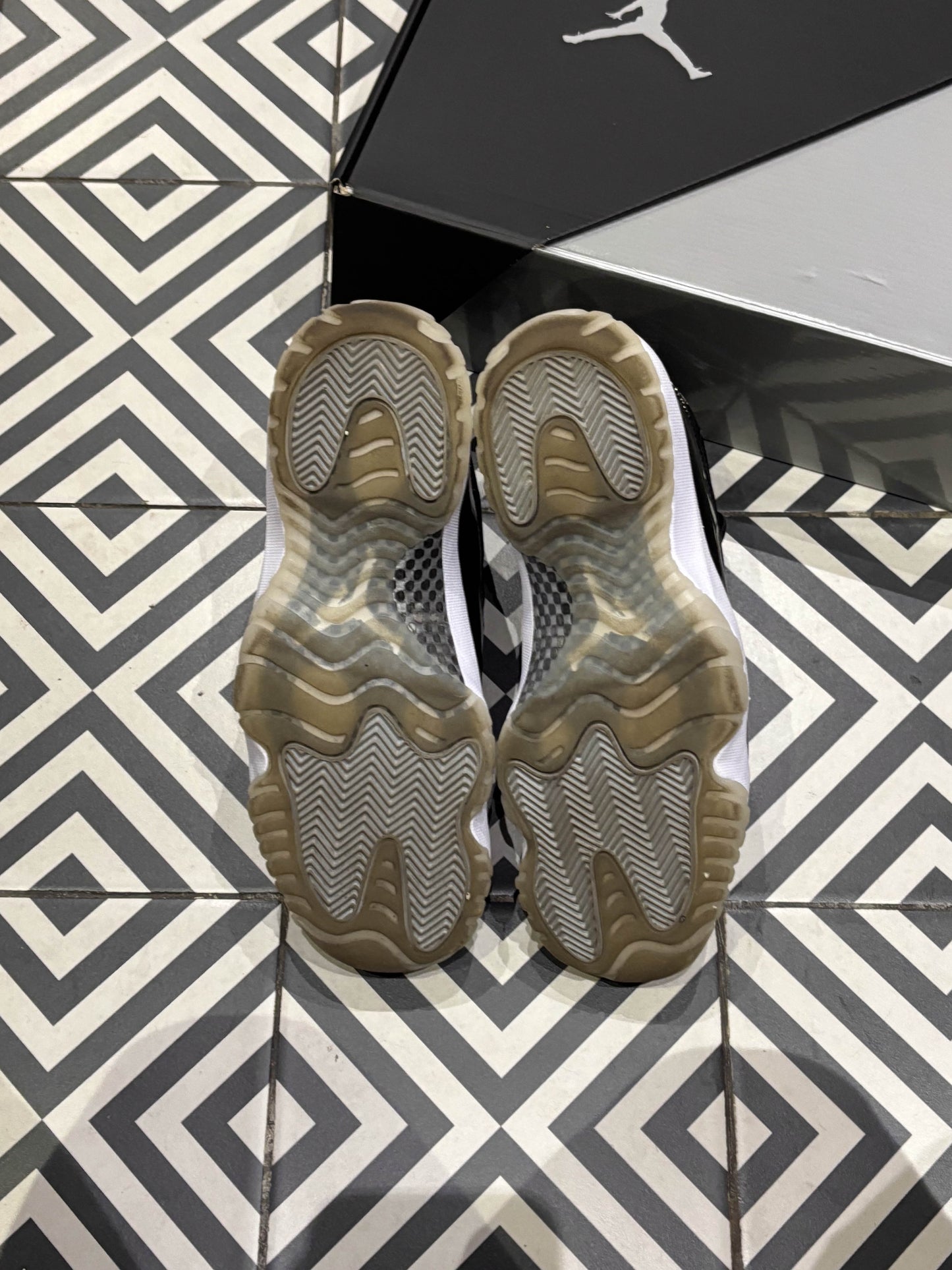 Jordan 11 Jubilee (Taille 42,5)