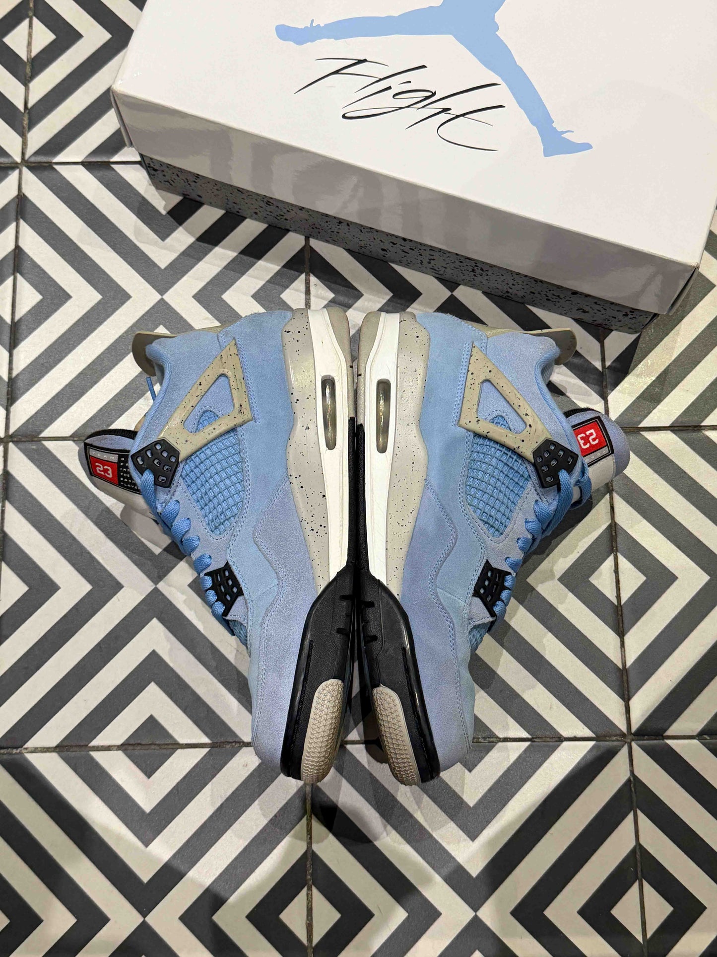 Jordan 4 UNC (Taille 43)