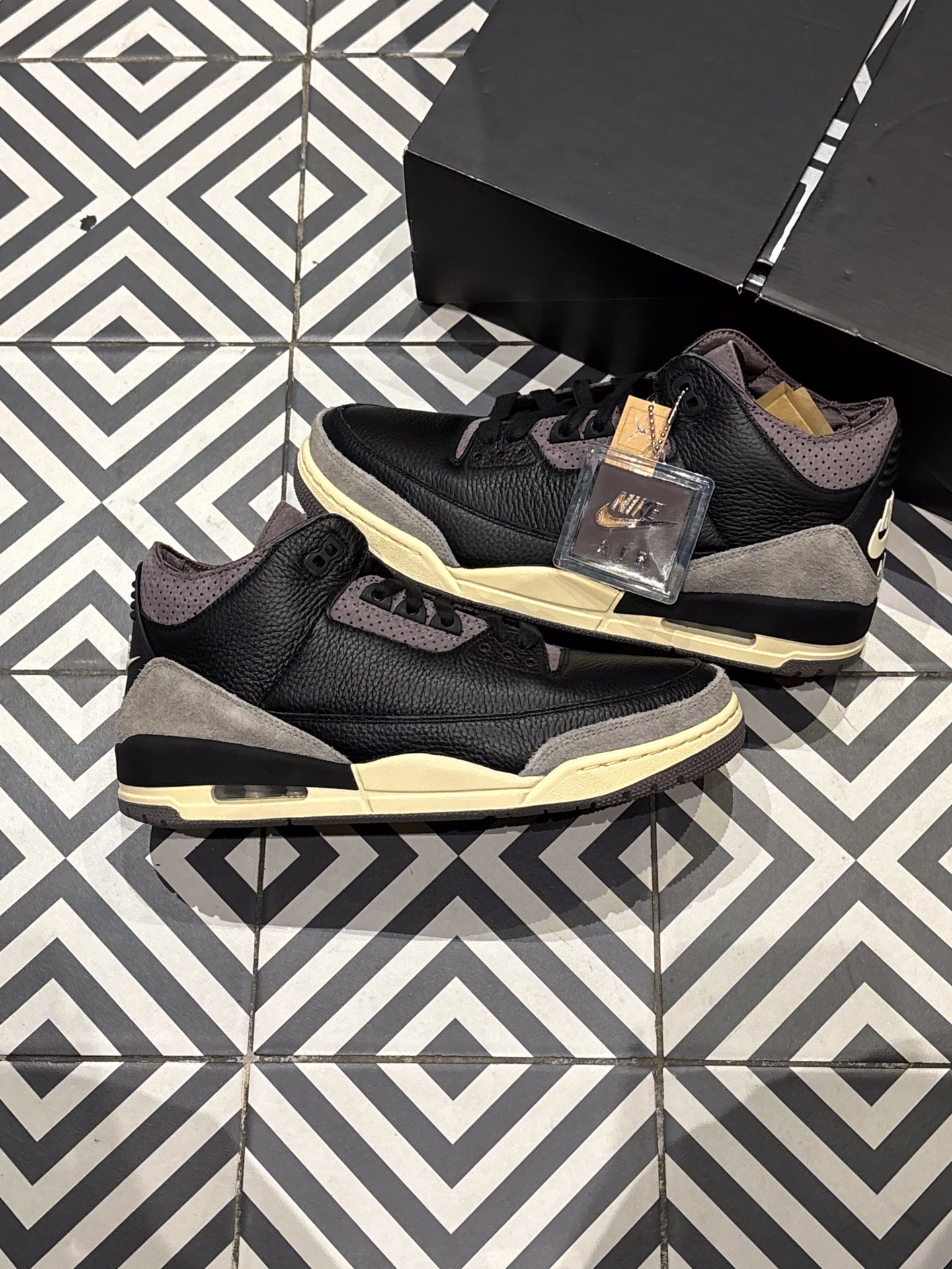Jordan 3 A Ma Maniere Black (Taille 45)