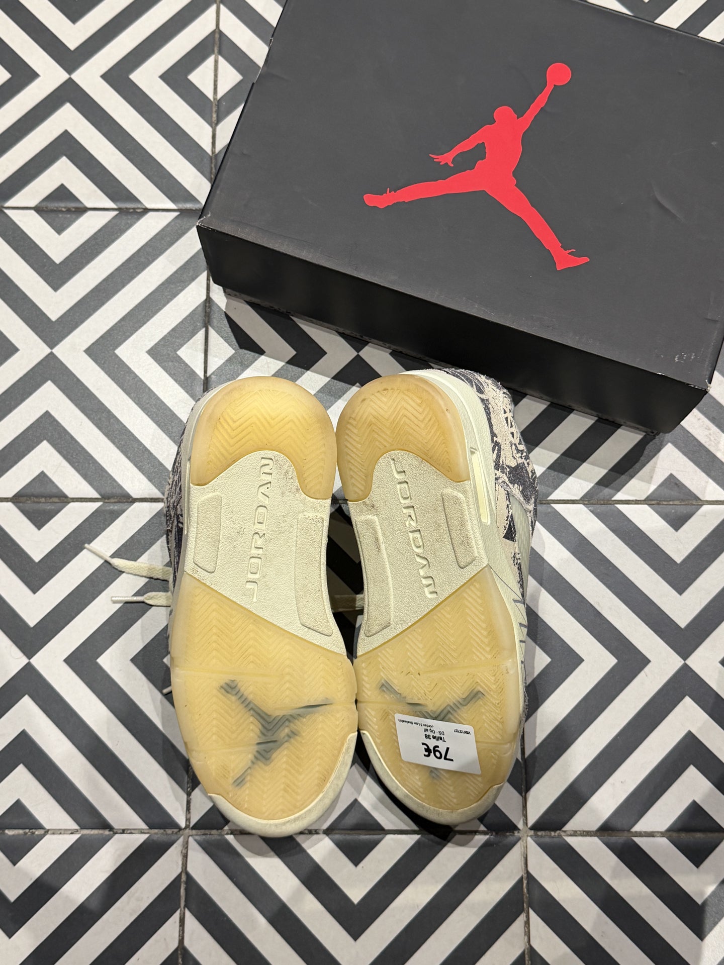 Jordan 5 Low Snakeskin (Taille 38)