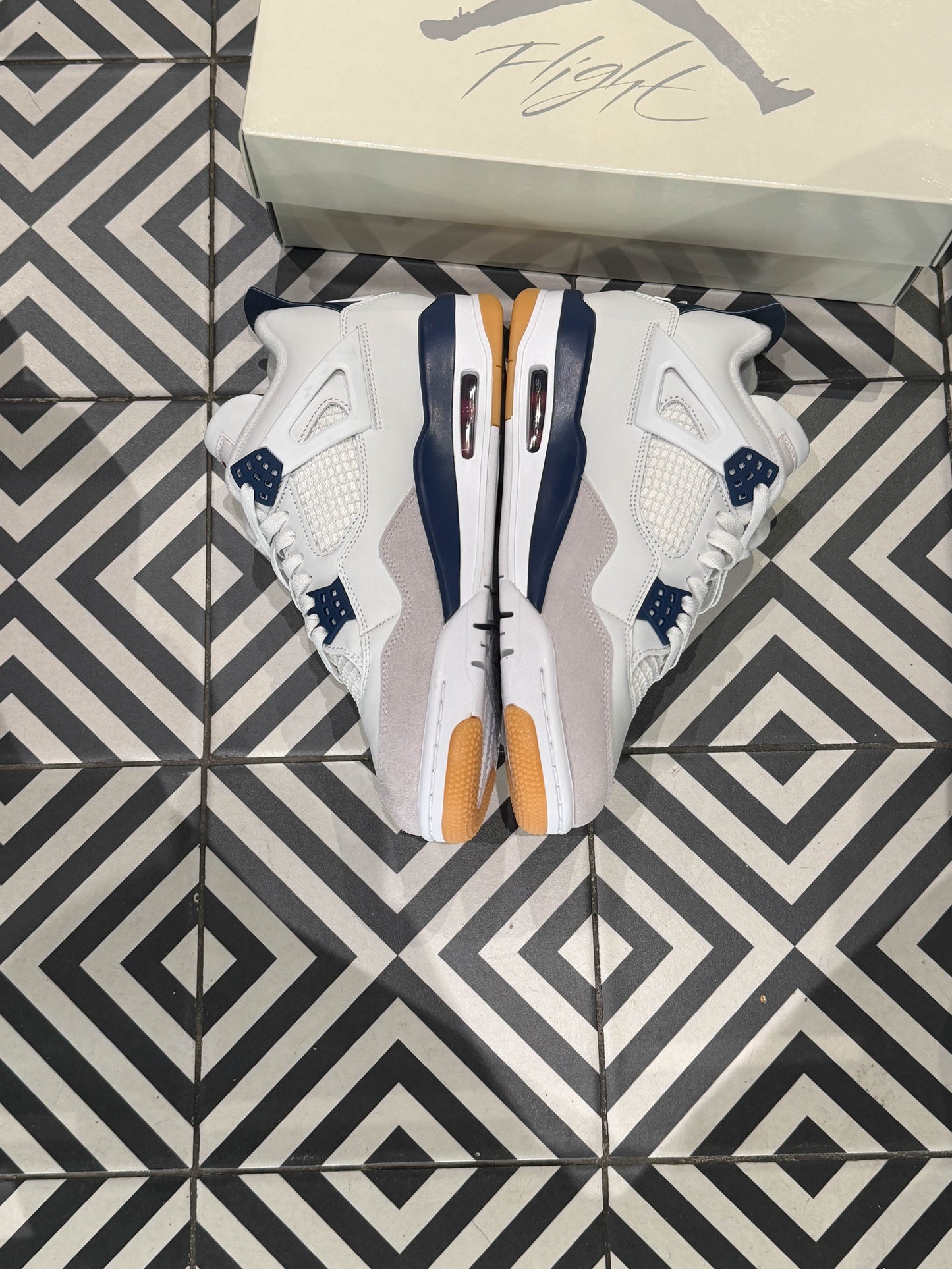 Jordan 4 SB Navy (Taille 41)