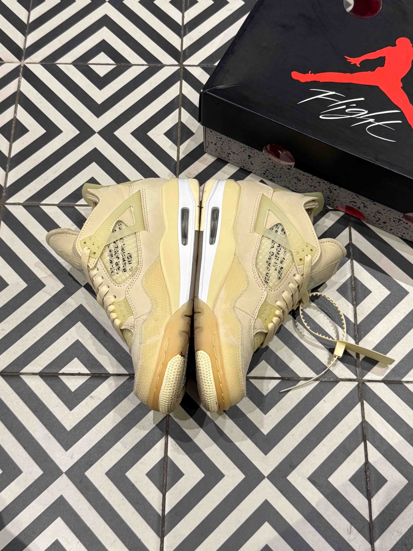 Jordan 4 Off-White Sail (Taille 38)