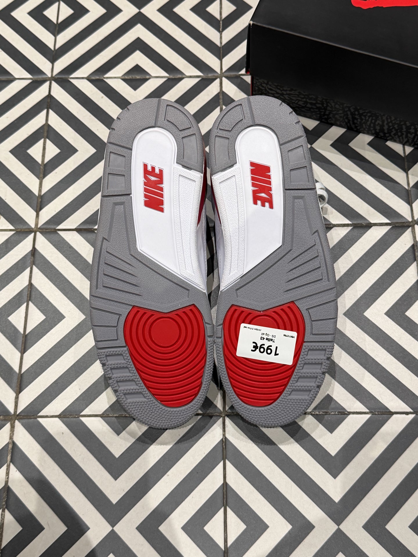 Jordan 3 Fire red (Taille 43)
