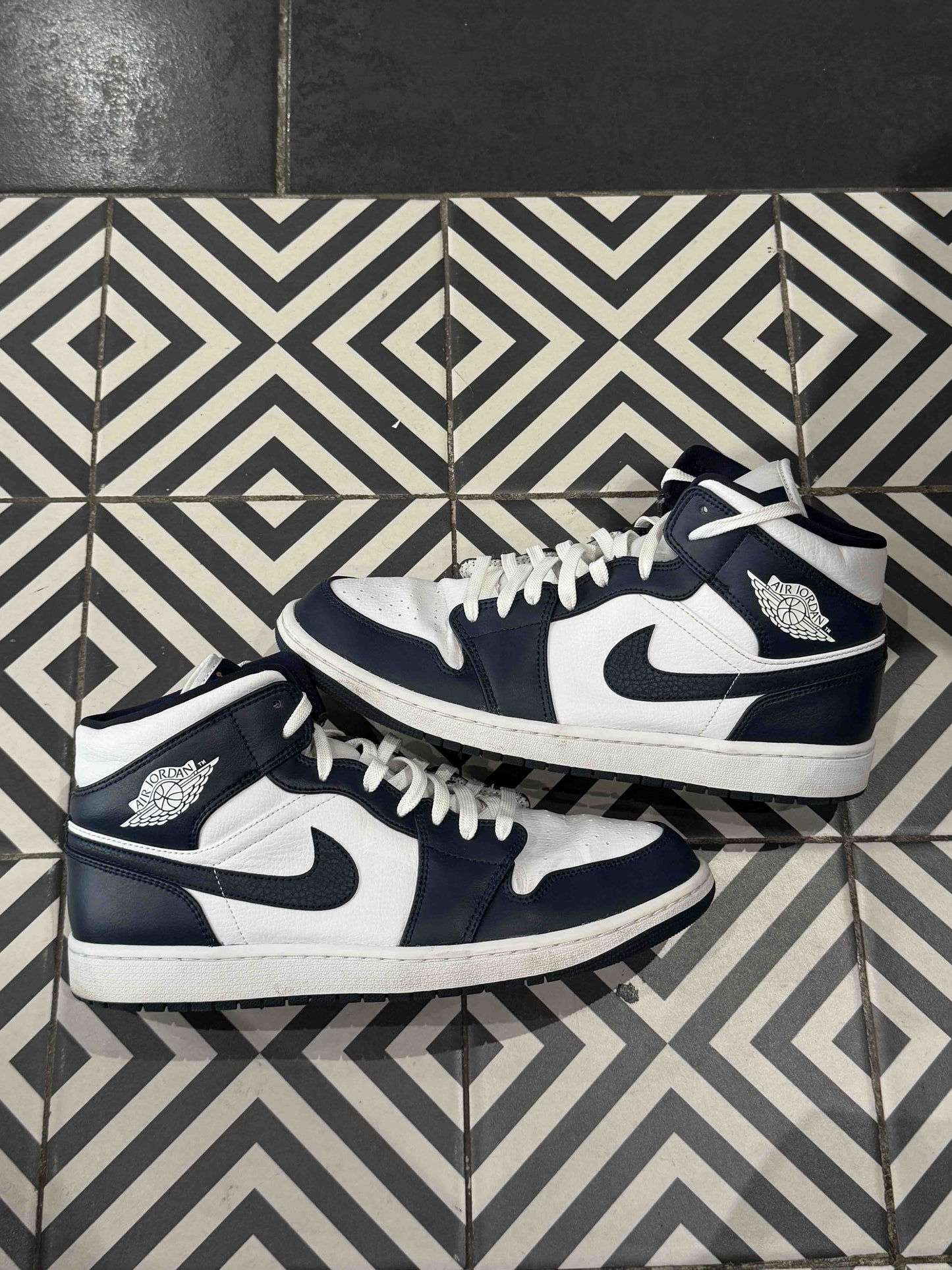 AIR JORDAN 1 MID Obsidian (Taille 45)