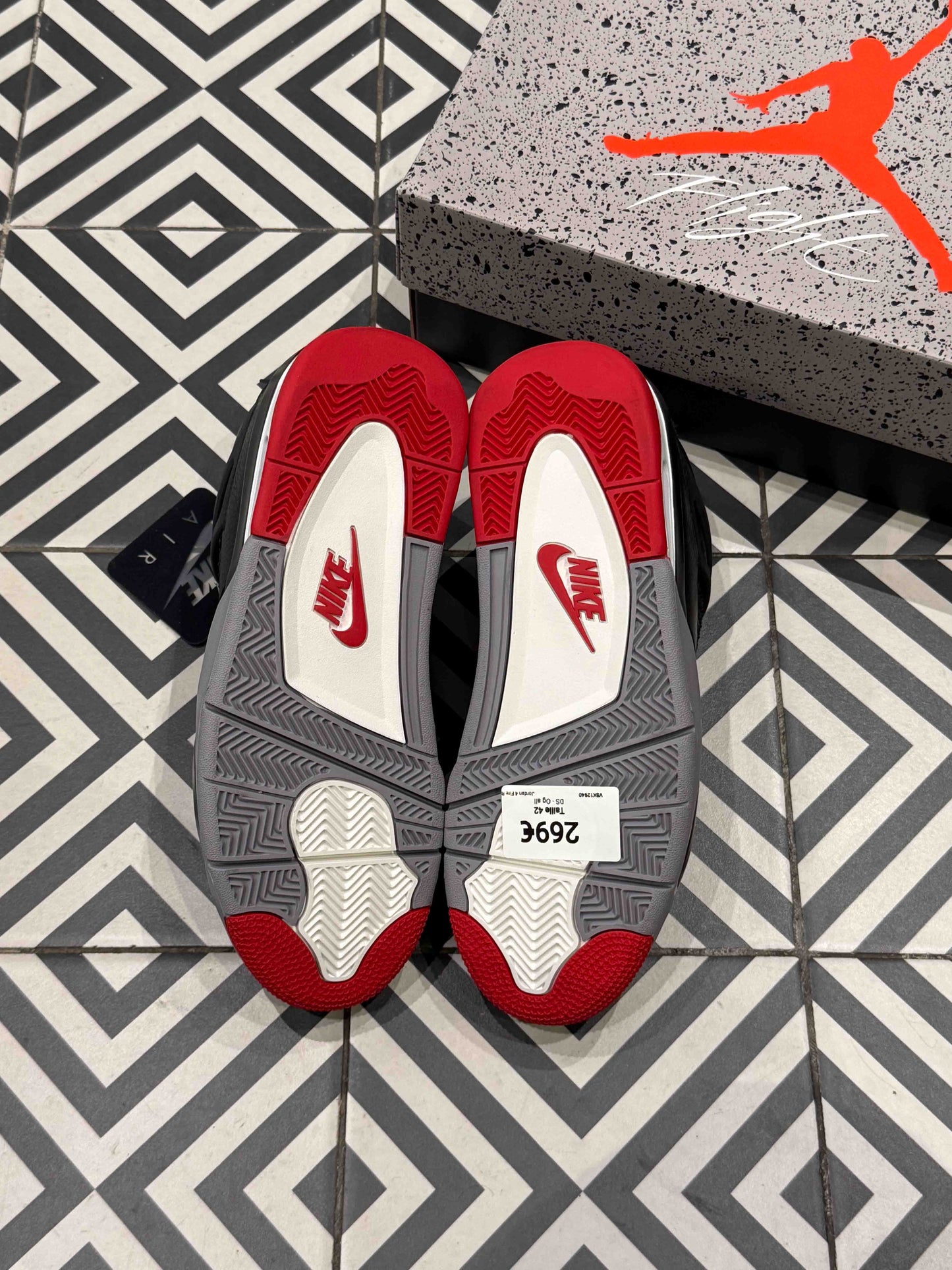 Jordan 4 bred reimagined (Taille 42)
