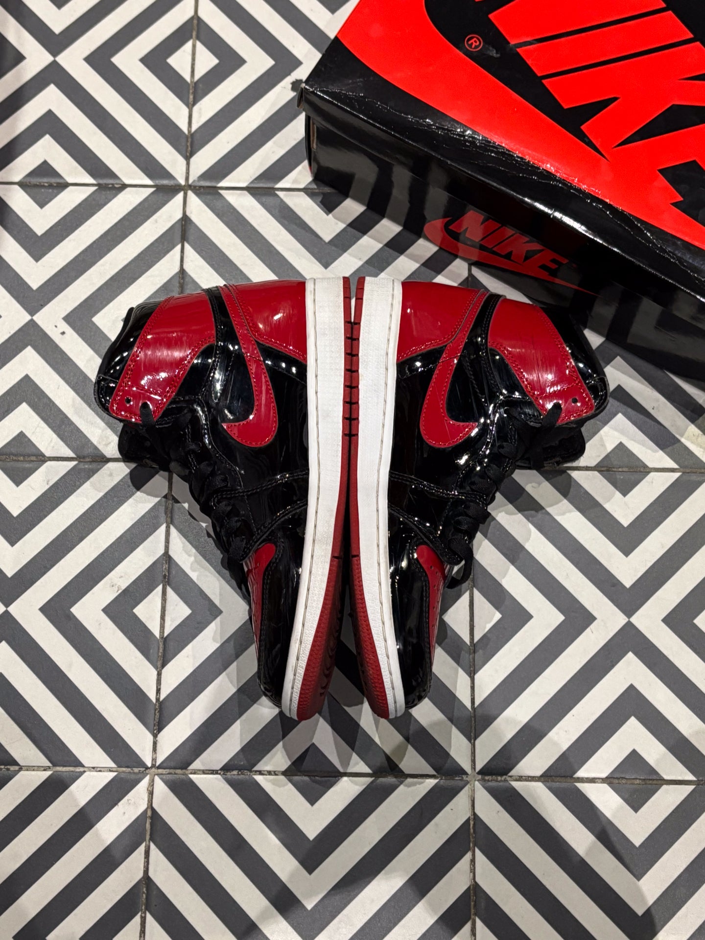 Jordan 1 High Patent Bred (Taille 42,5)