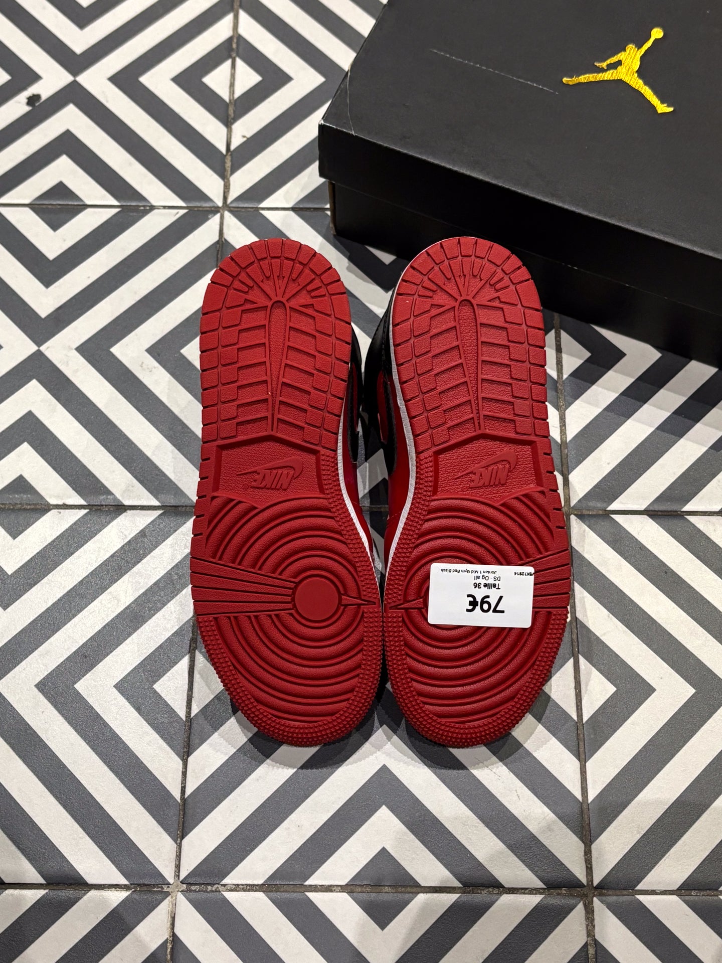 Jordan 1 Mid Gym Red Black (Taille 36)