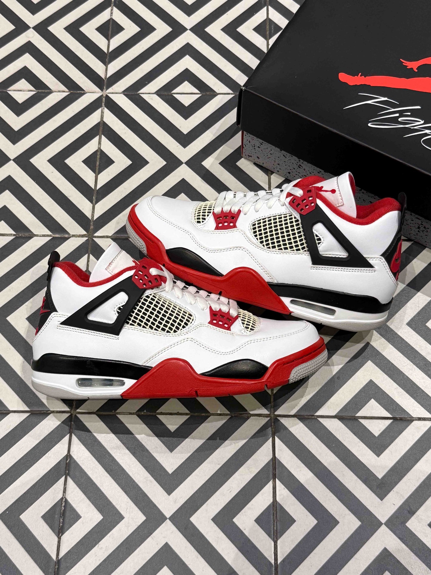 Jordan 4 Fire Red (Taille 42)