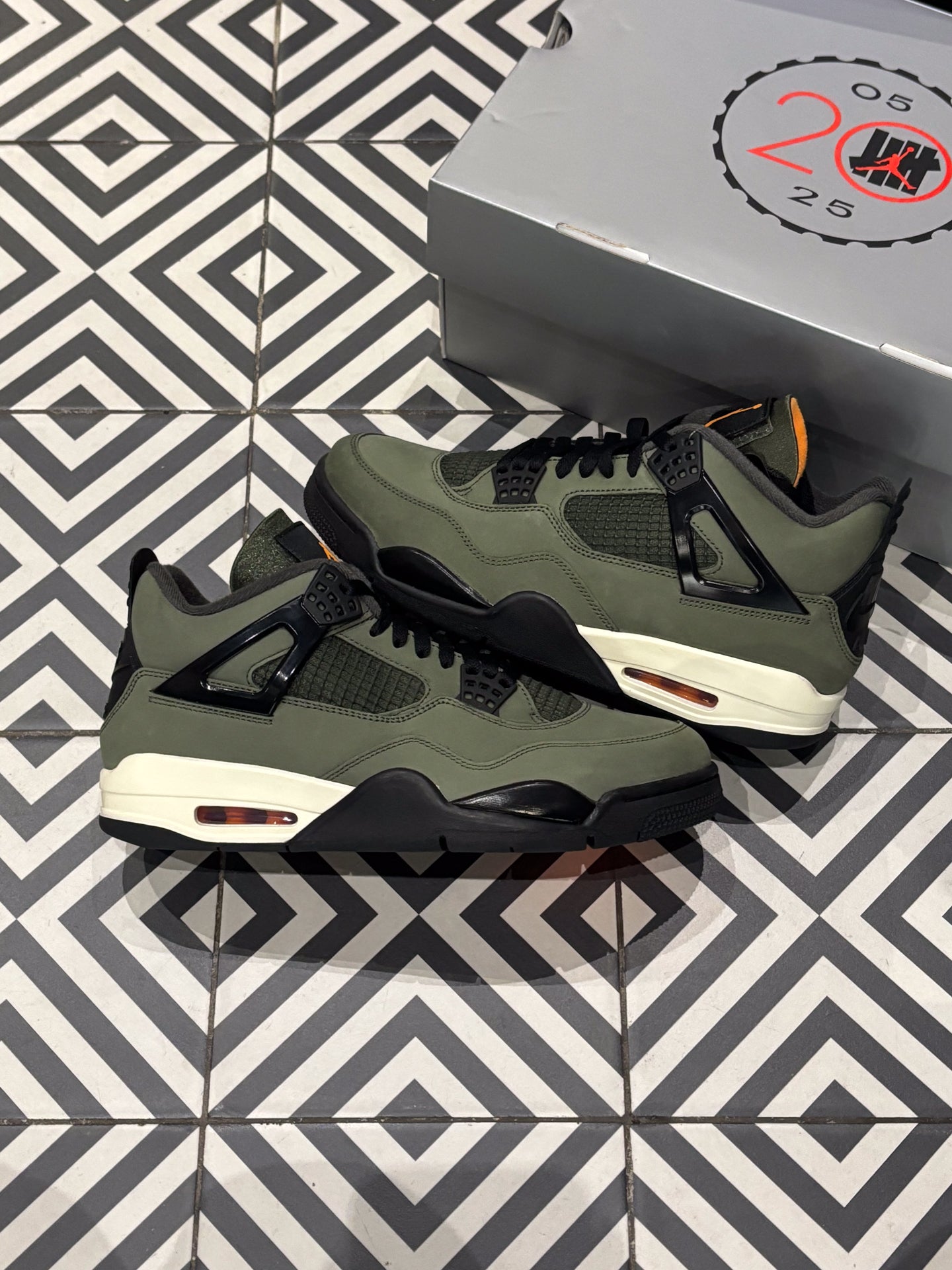 Jordan 4 Undefeated (44,5)